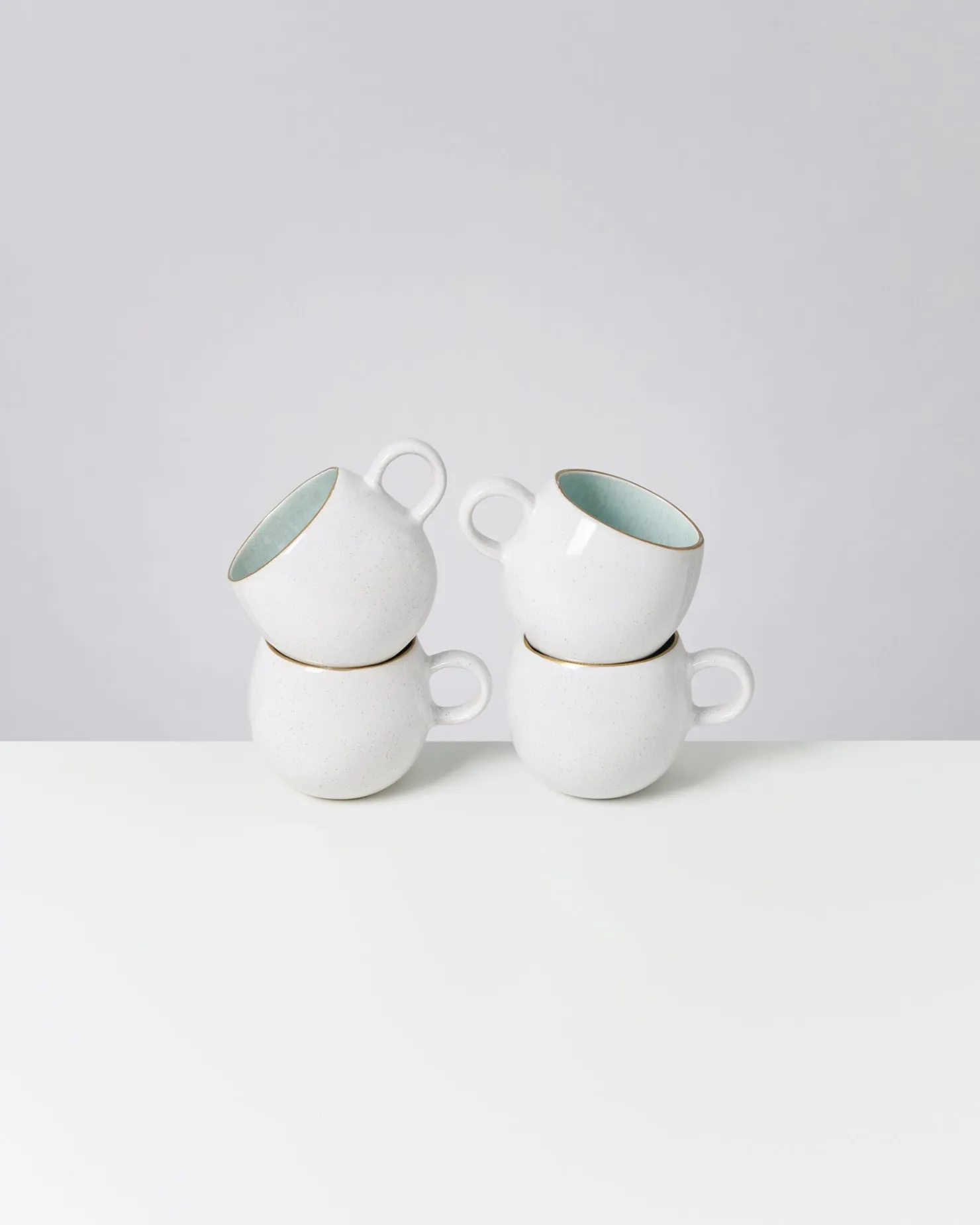 areia__mug_big_azure_with_gold_rim_3.webp Motel a Miio Große Tassen^Areia - Mug Big With Gold Rim azure