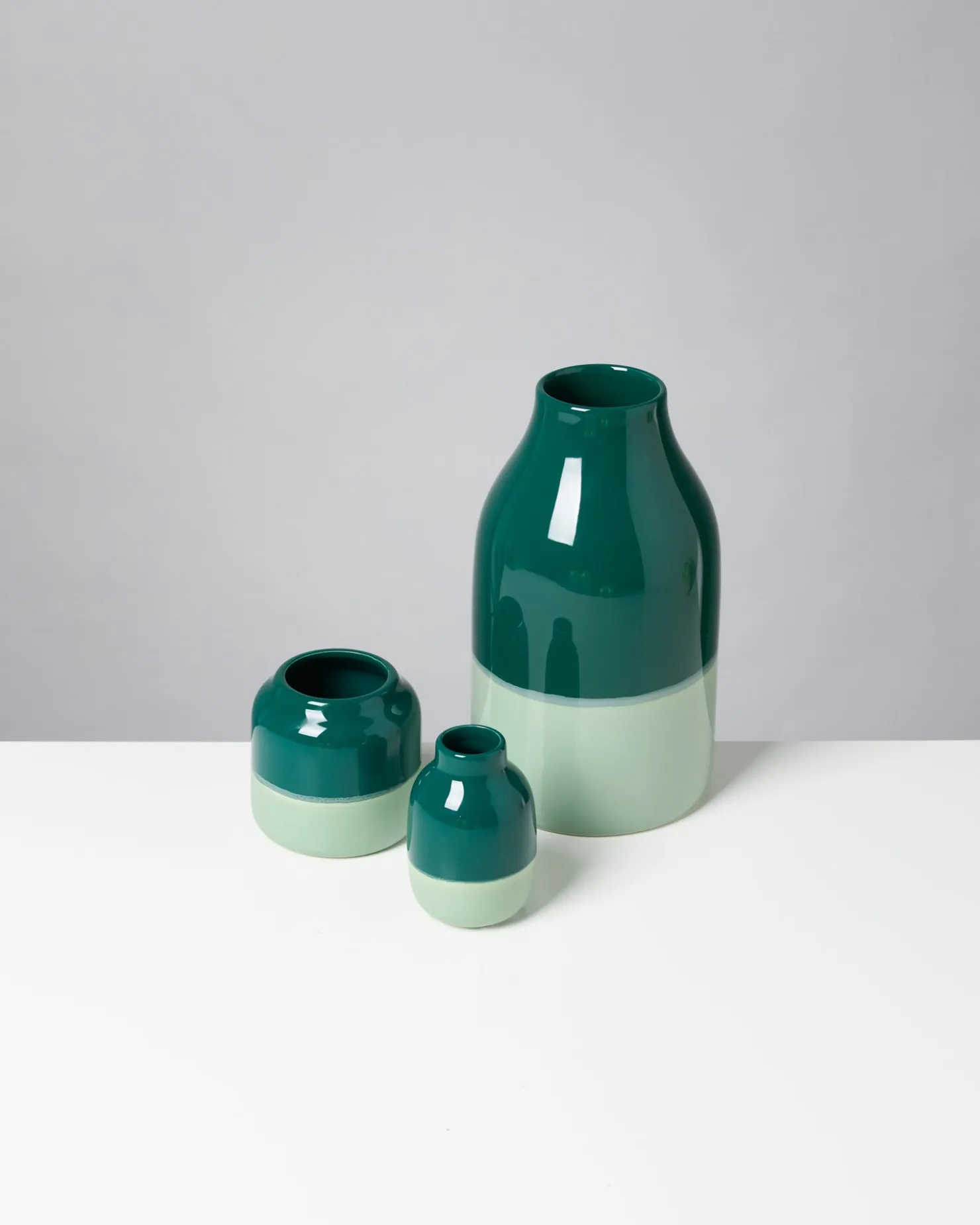 beb_vase__darkgreen_sage_3.webp Motel a Miio Kleine Vasen^Bebé Vase - Darkgreen Sage dark green sage