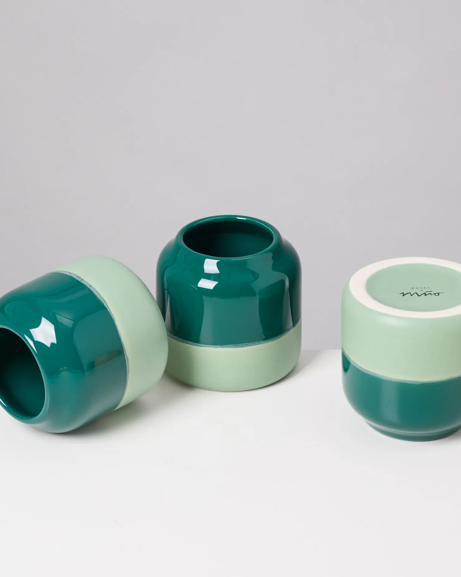 beb_vase__darkgreen_sage_5.webp Motel a Miio Kleine Vasen^Bebé Vase - Darkgreen Sage dark green sage