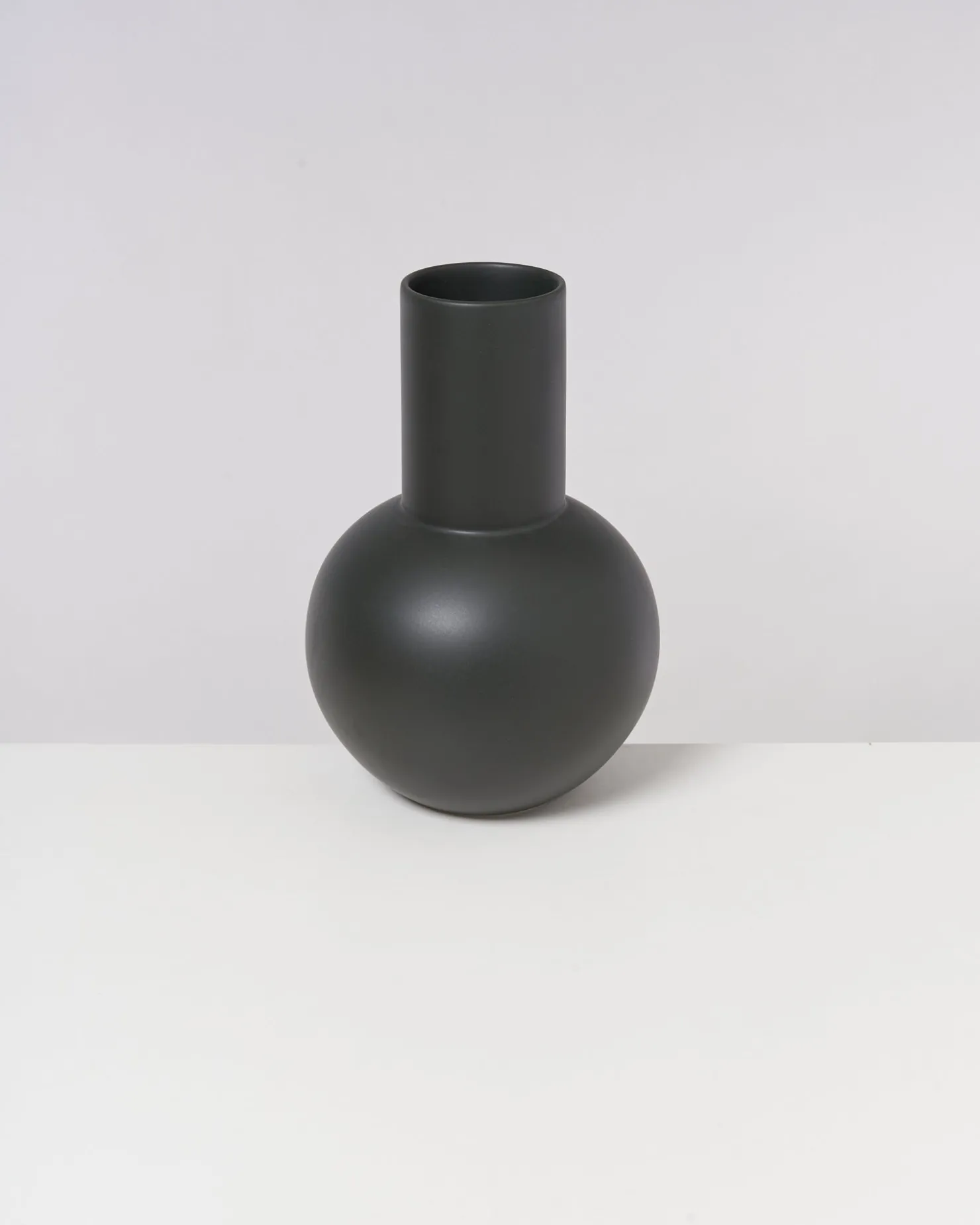 bola_vase_l__darkgreen_3.webp Motel a Miio Große Vasen^Bola Vase L - Darkgreen dark green