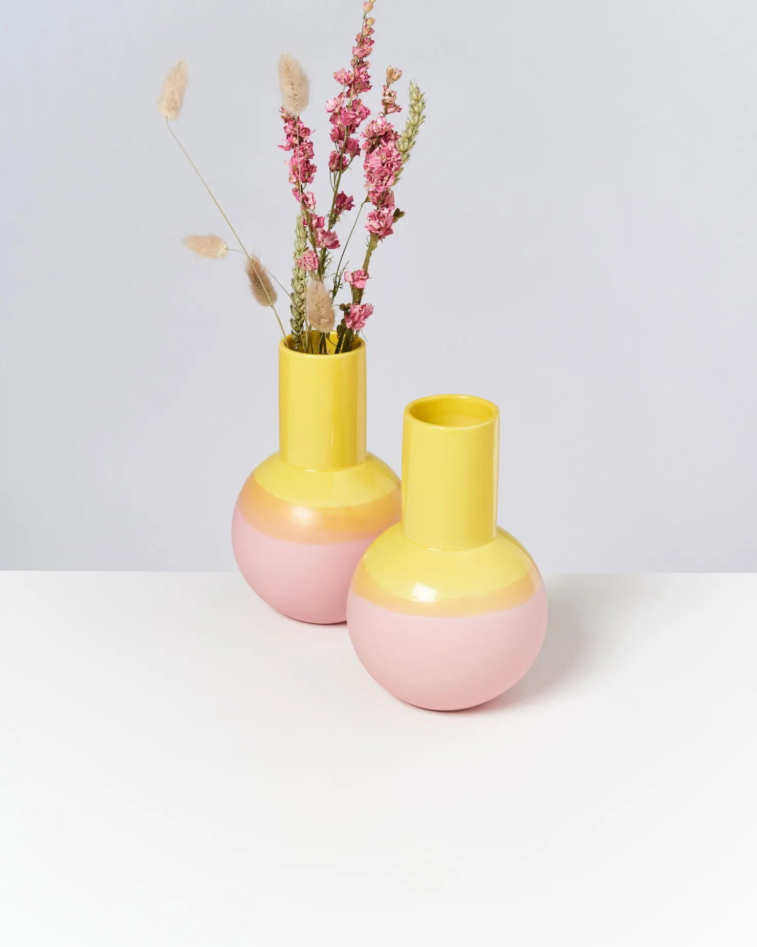 Motel a Miio Mittlere Vasen^Bola Vase M - yellow rose