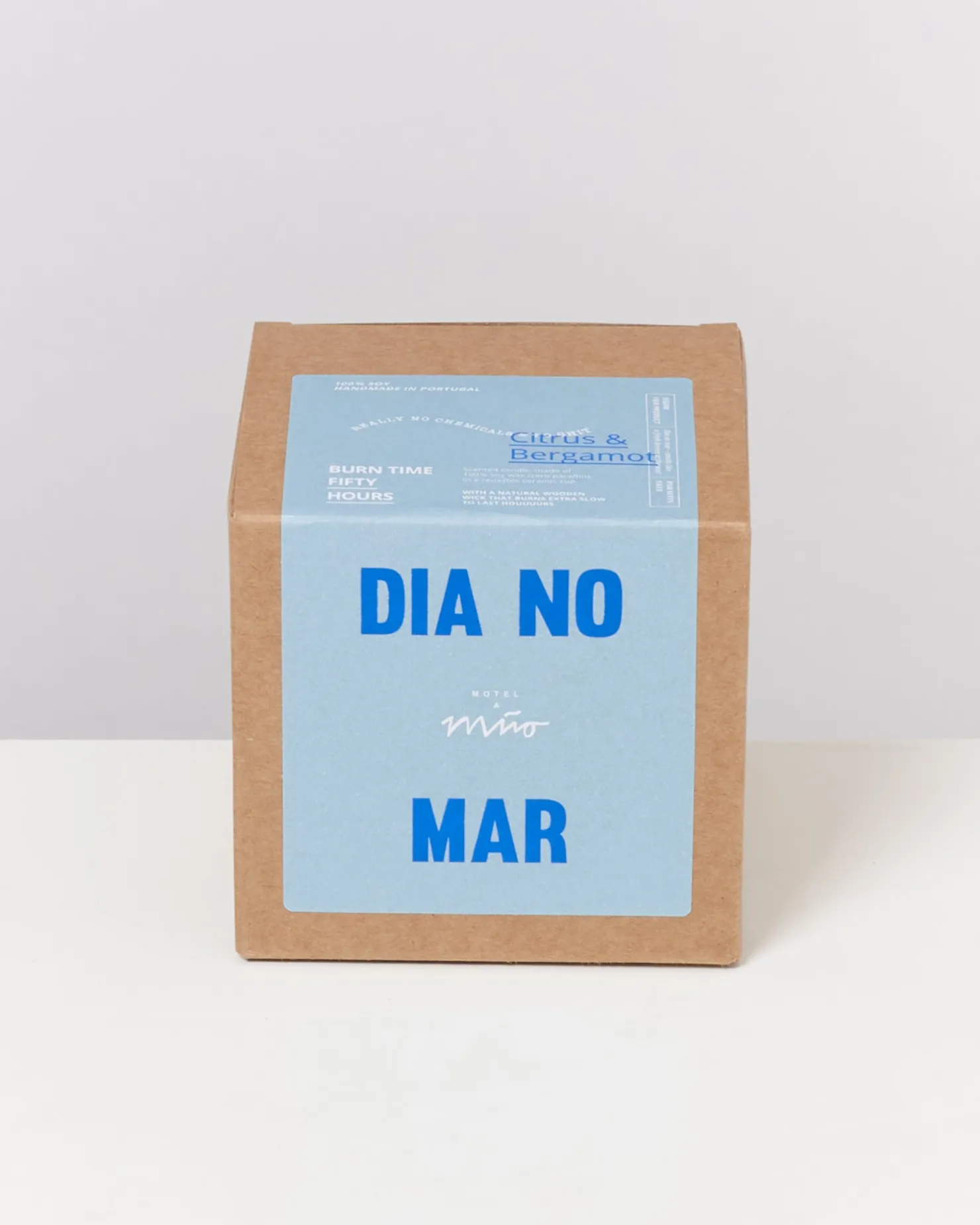 coimbra__scented_candle_dia_no_mar_greyblue_3.webp Motel a Miio Duftkerzen^Coimbra - Scented Candle "Dia No Mar" Greyblue graublau