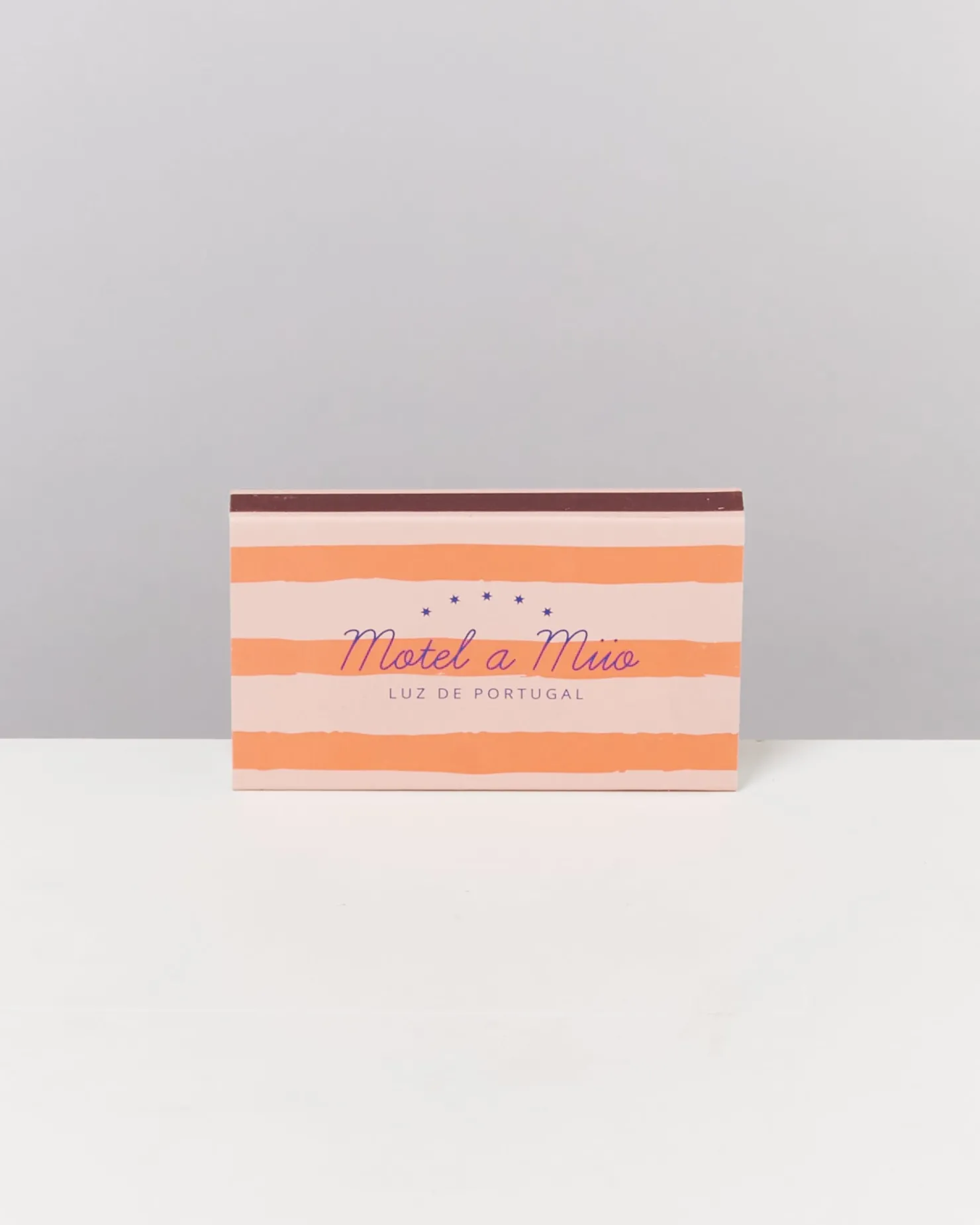 coimbra__scented_candle_dia_no_mar_greyblue_5.webp Motel a Miio Duftkerzen^Coimbra - Scented Candle "Dia No Mar" Greyblue graublau