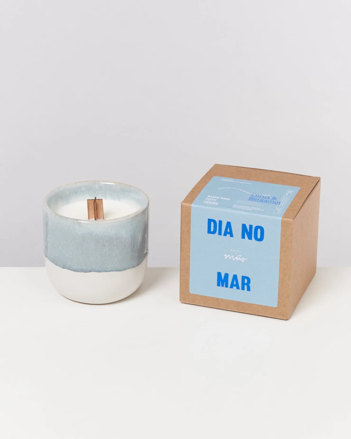 coimbra__scented_candle_dia_no_mar_greyblue_7.webp Motel a Miio Duftkerzen^Coimbra - Scented Candle "Dia No Mar" Greyblue graublau