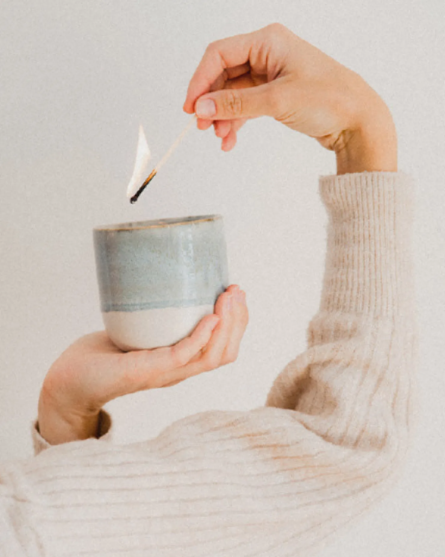coimbra__scented_candle_dia_no_mar_greyblue_8.webp Motel a Miio Duftkerzen^Coimbra - Scented Candle "Dia No Mar" Greyblue graublau