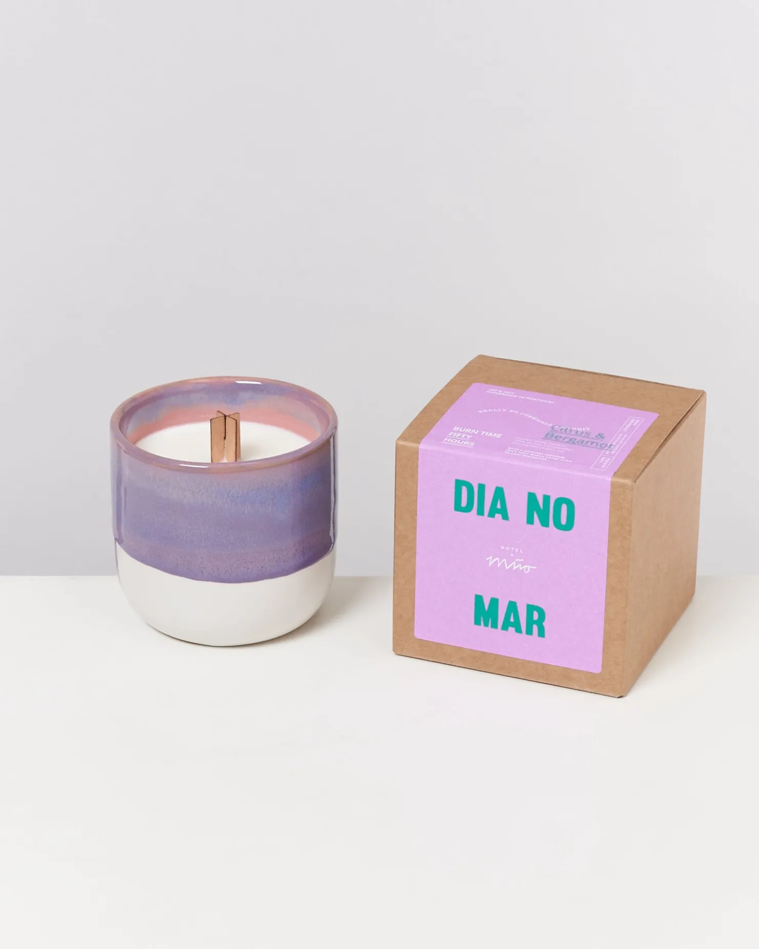 Motel a Miio Duftkerzen^Coimbra - Scented Candle "Dia No Mar" Lilac Pink lila rosa