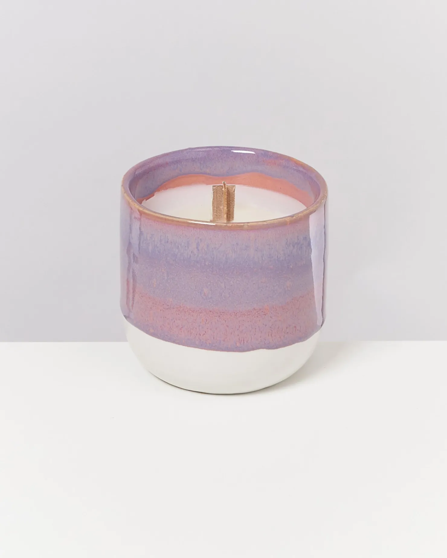 coimbra__scented_candle_dia_no_mar_lilac_pink_3.webp Motel a Miio Duftkerzen^Coimbra - Scented Candle "Dia No Mar" Lilac Pink lila rosa