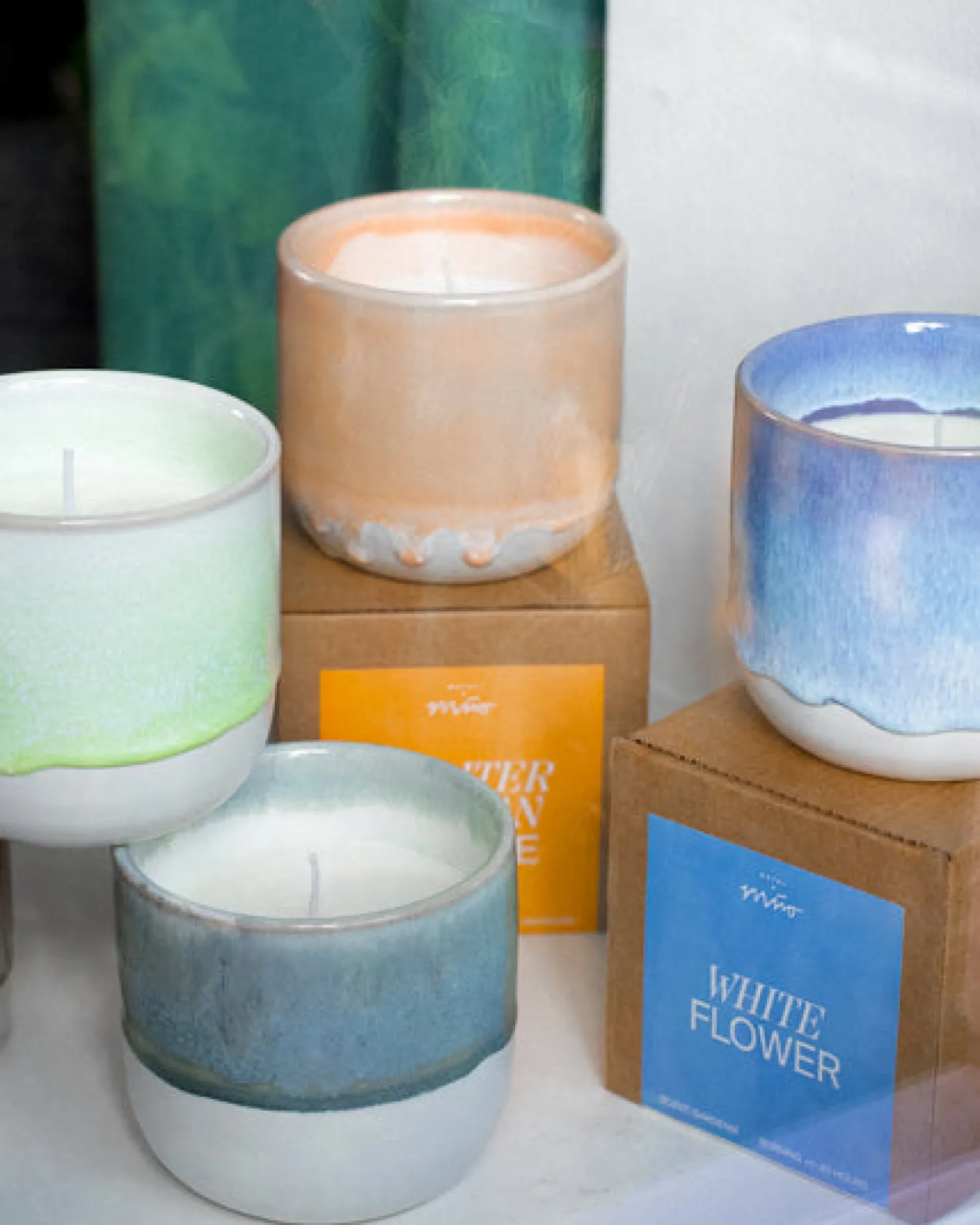 coimbra__scented_candle_gardenia_cornflower_2.webp Motel a Miio Duftkerzen^Coimbra - Scented Candle "Gardenia" cornflower