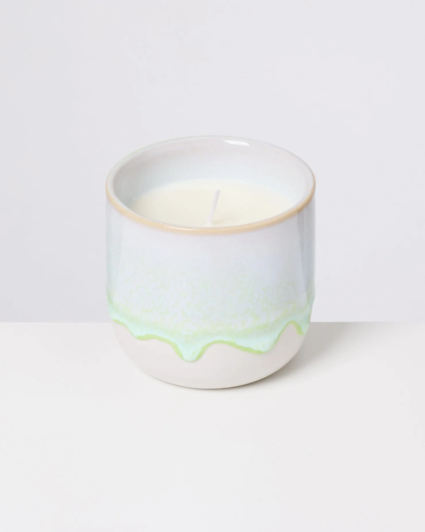 coimbra__scented_candle_green_harmony_pastel_green_5.webp Motel a Miio Duftkerzen^Coimbra - Scented Candle “Green Harmony” pastel green