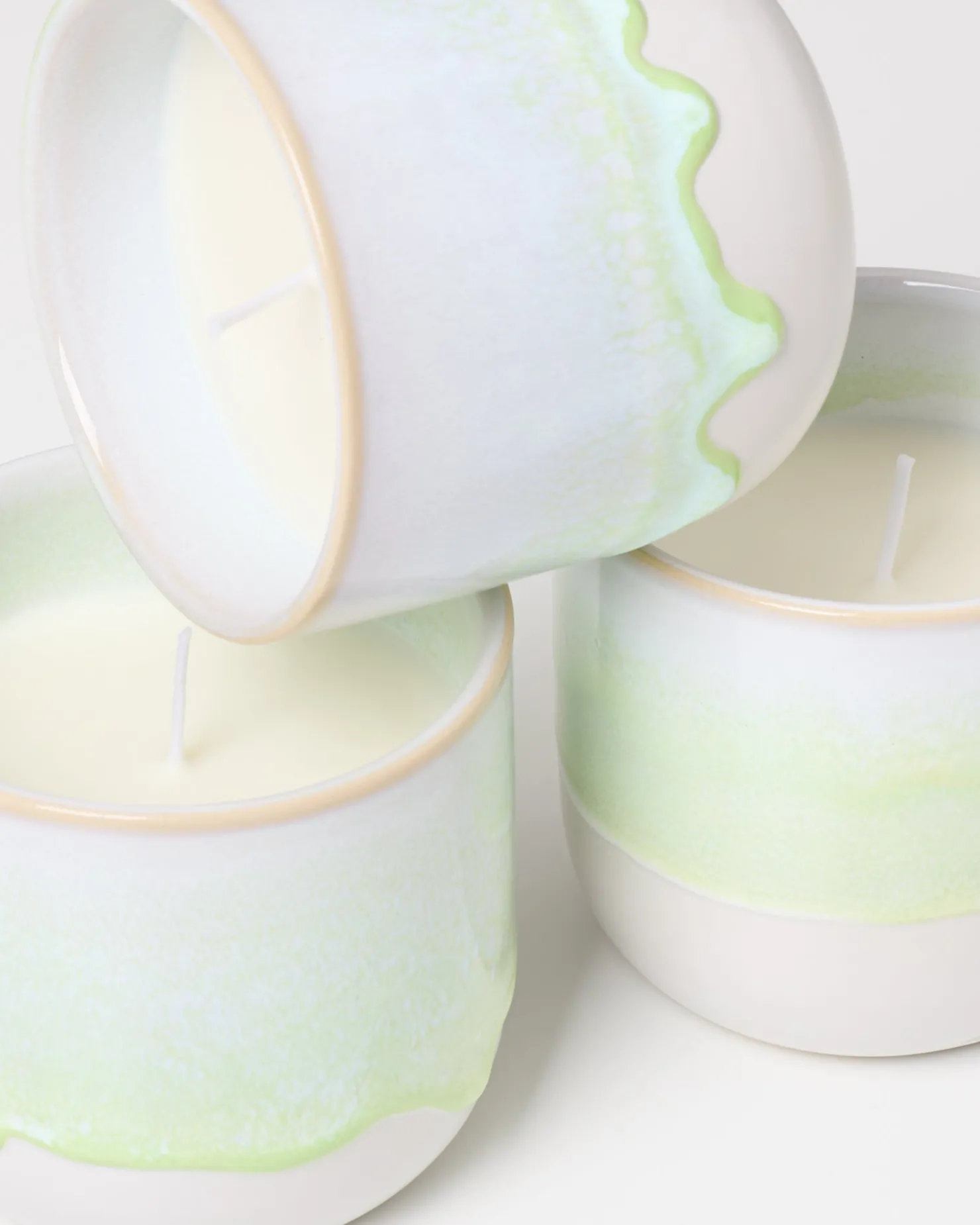 coimbra__scented_candle_green_harmony_pastel_green_8.webp Motel a Miio Duftkerzen^Coimbra - Scented Candle “Green Harmony” pastel green