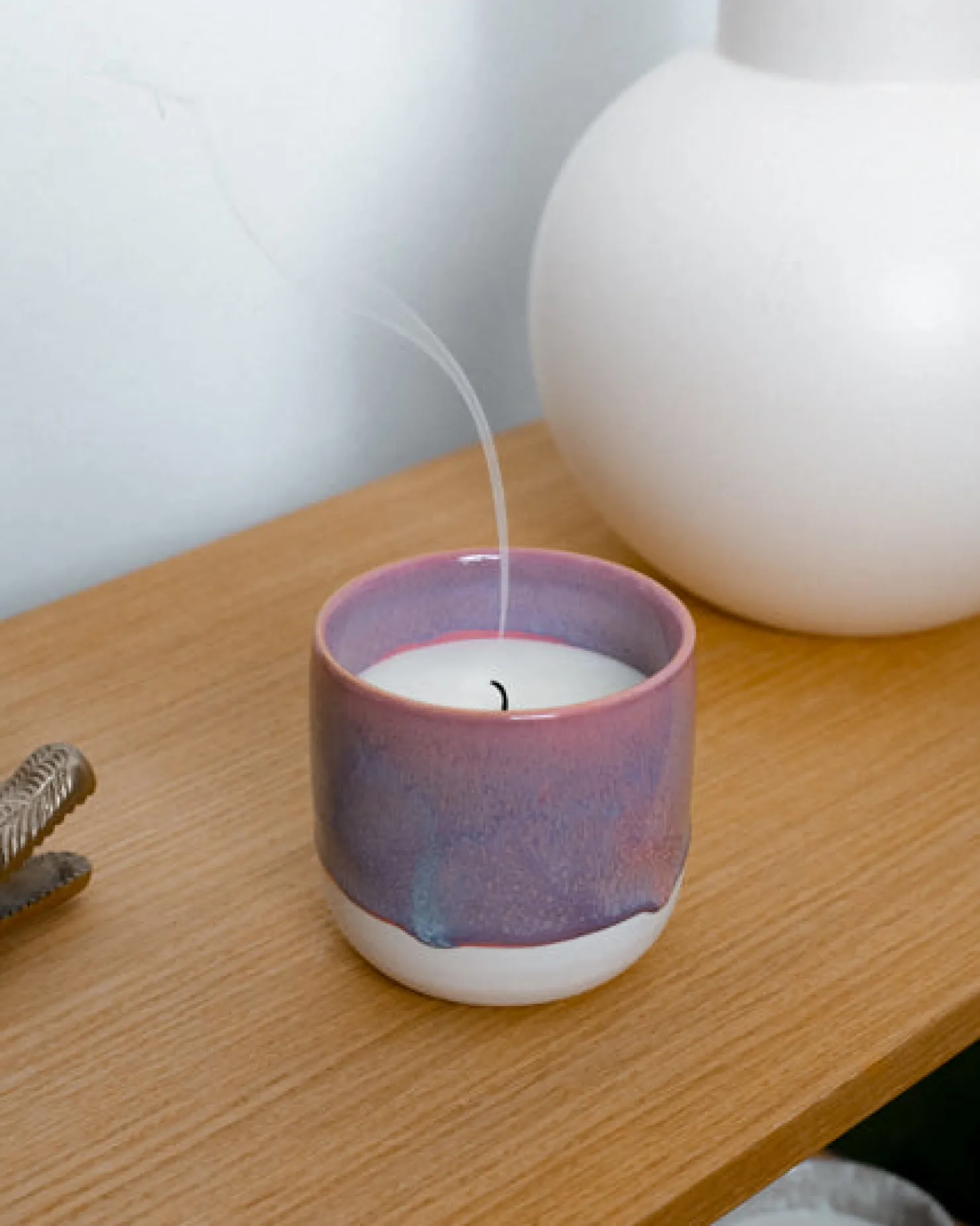coimbra__scented_candle_ocean_breeze_lilac_pink_2.webp Motel a Miio Duftkerzen^Coimbra - Scented Candle “Ocean Breeze” lilac pink