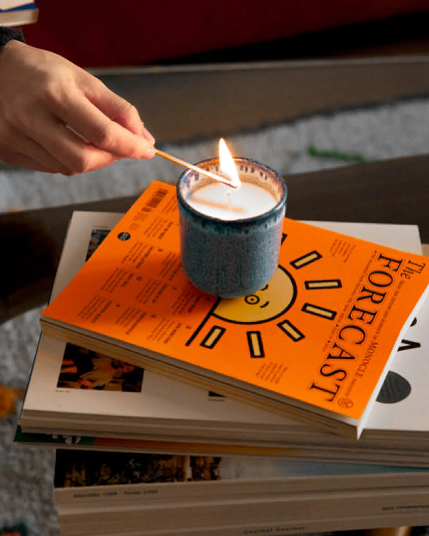 copa_alto__scented_candle_citrus_bloom_royal_blue_7.webp Motel a Miio Duftkerzen^Copa Alto - Scented Candle “Citrus Bloom” royal blue