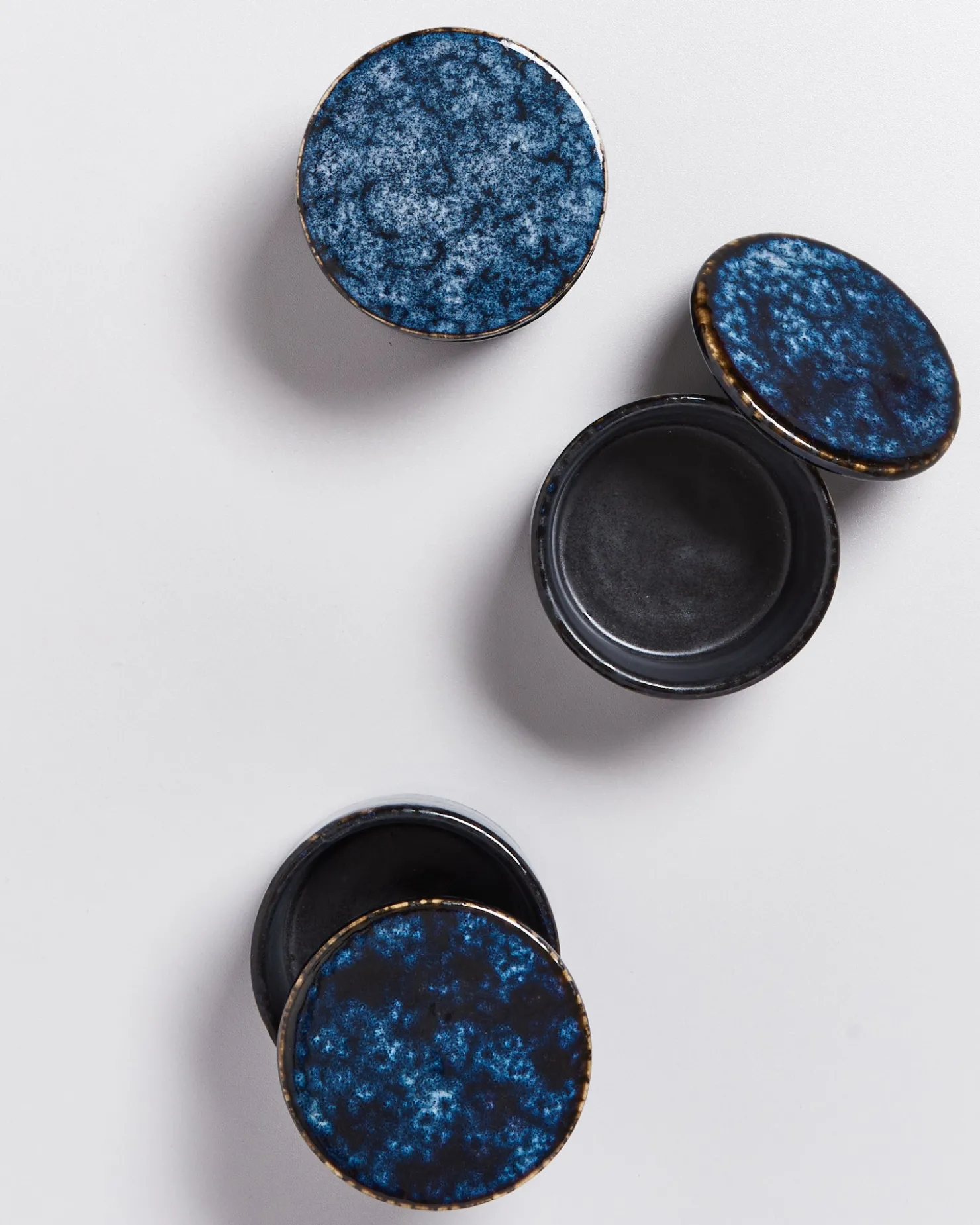 cordoama__bowl_s_with_lid_darkblue_3.webp Motel a Miio Schmuckschälchen^Cordoama – Bowl S With Lid Darkblue azure