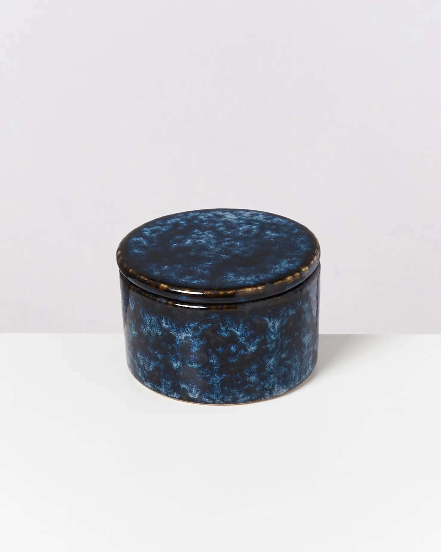 cordoama__bowl_s_with_lid_darkblue_7.webp Motel a Miio Schmuckschälchen^Cordoama – Bowl S With Lid Darkblue azure