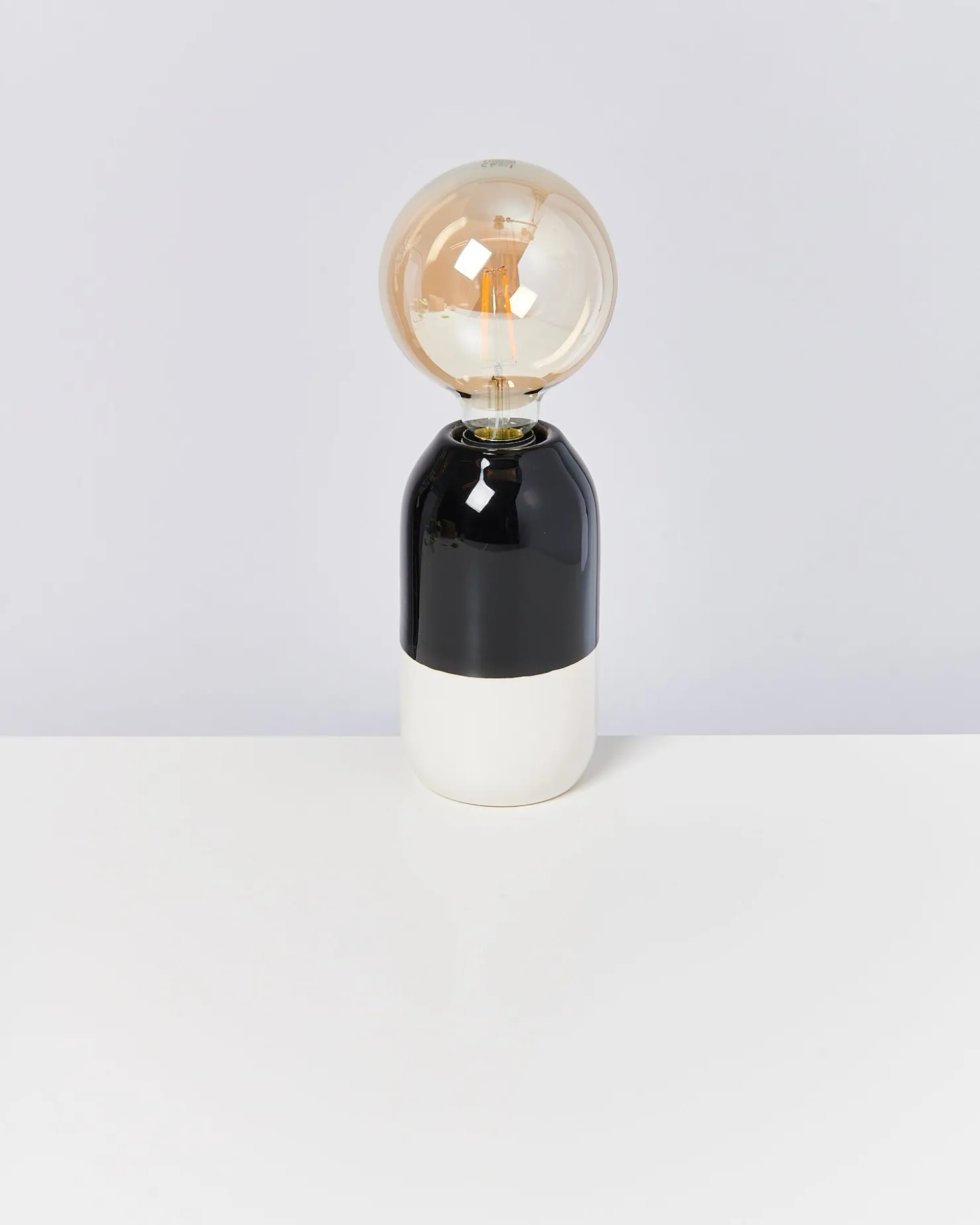 farol__lamp_black_white_2.webp Motel a Miio Lampen^Farol - Lamp Black White black-and-white