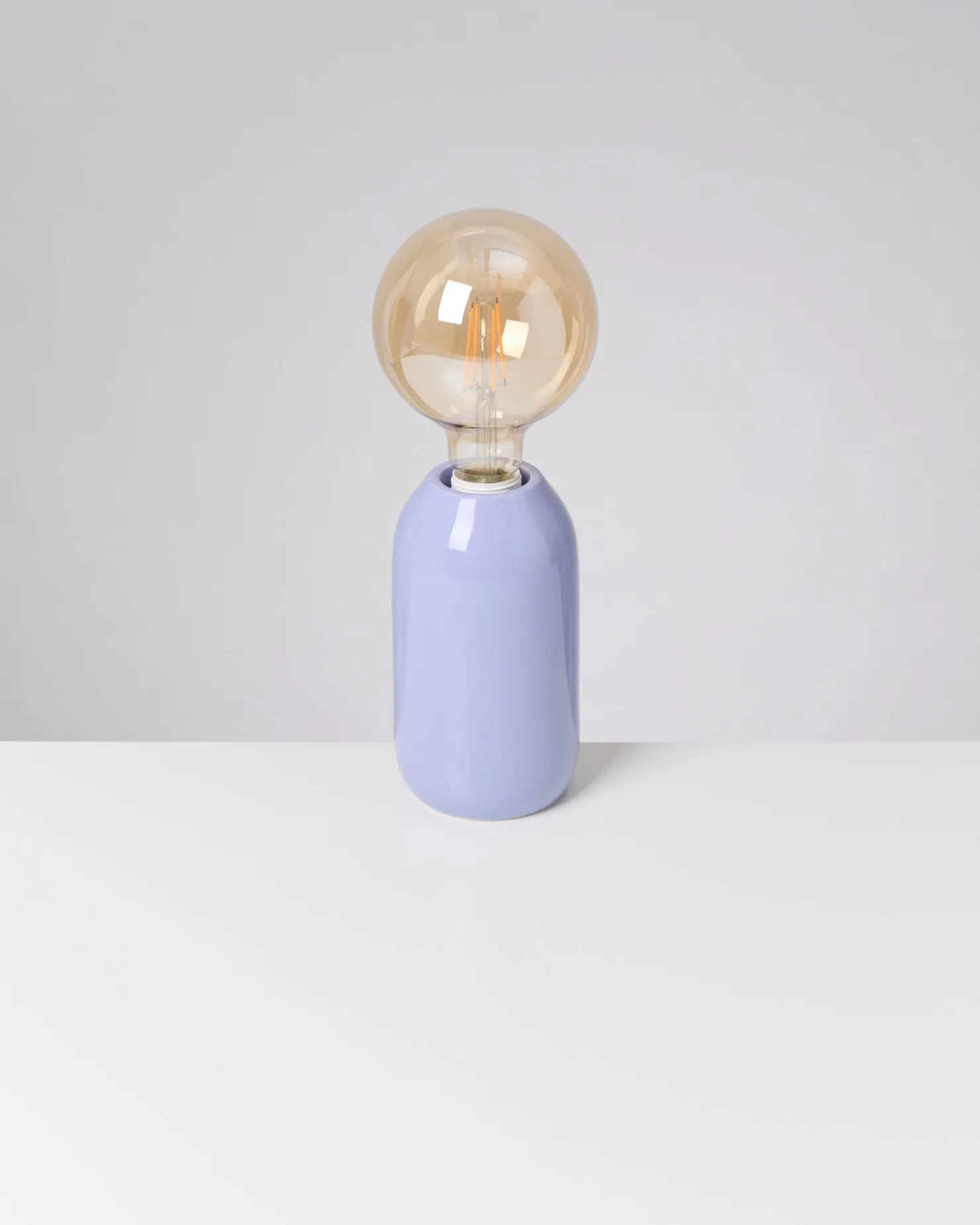 farol_lamp_lilac_2.webp Motel a Miio Lampen^Farol Lamp lilac