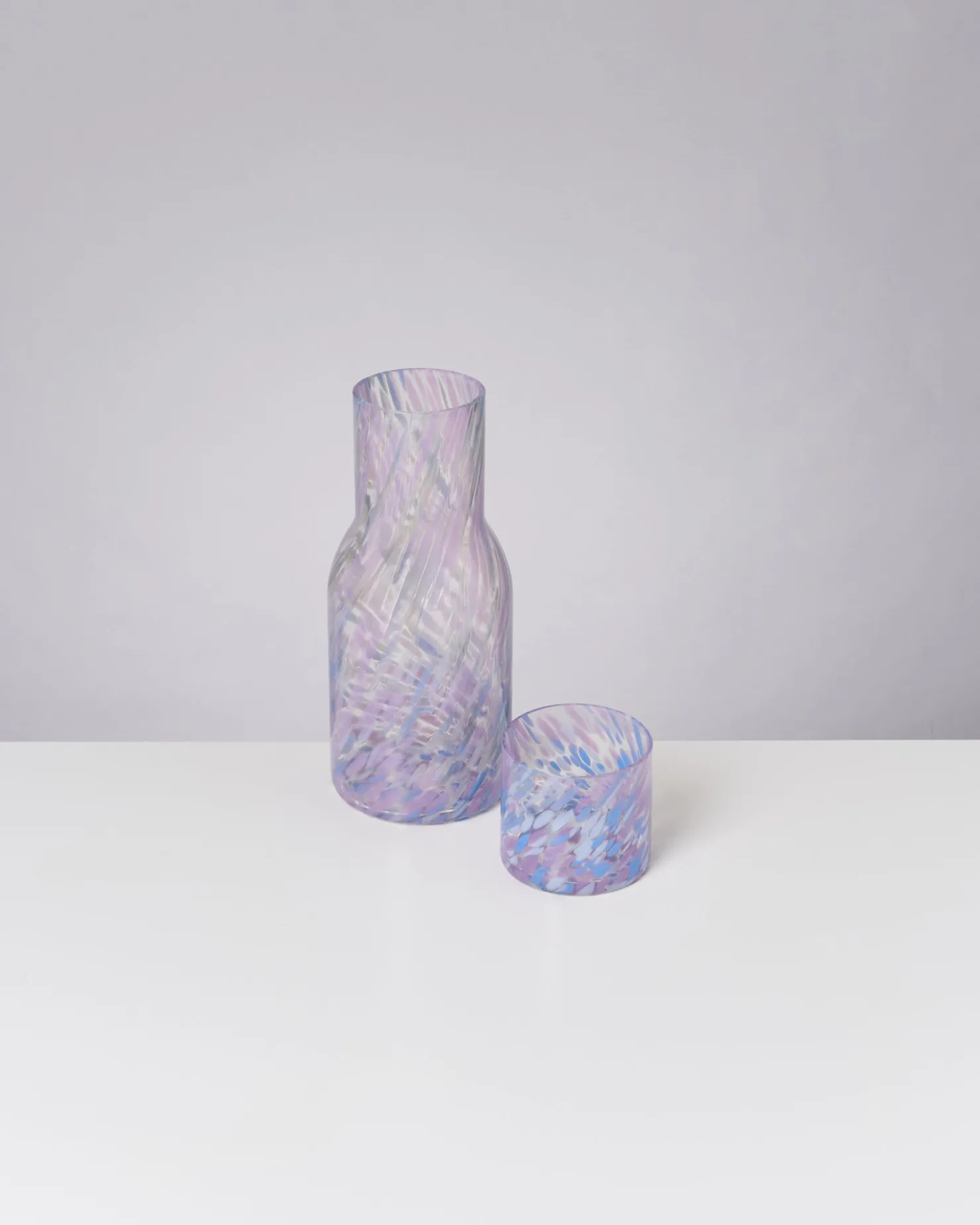 joia__decanter_drops_blue_lilac_6.webp Motel a Miio Glaskaraffen^Joia - Decanter Drops Blue Lilac blau lila