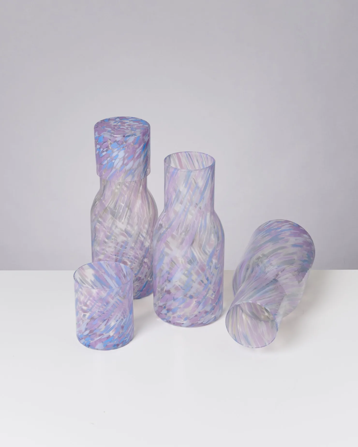 joia__decanter_drops_blue_lilac_7.webp Motel a Miio Glaskaraffen^Joia - Decanter Drops Blue Lilac blau lila