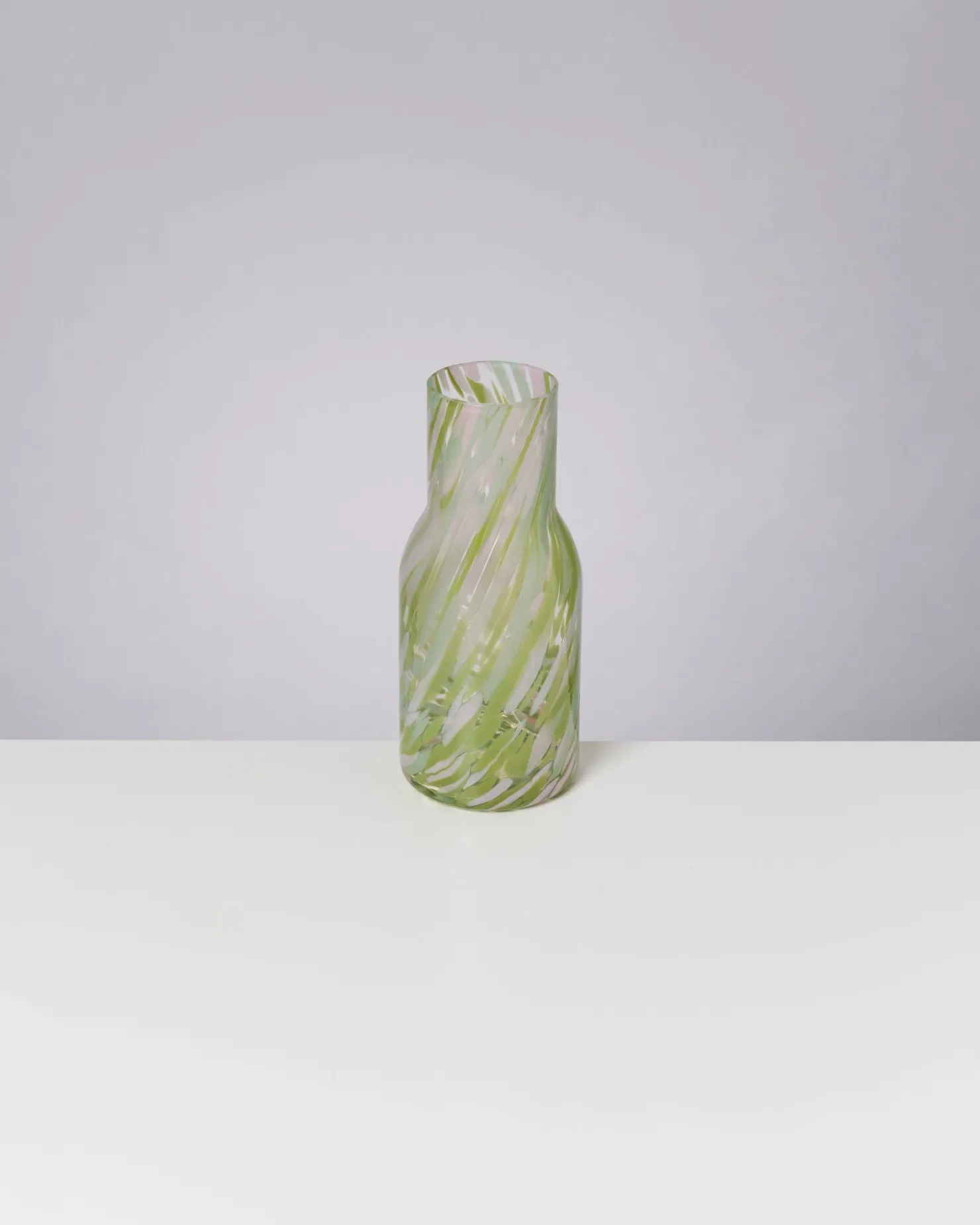 joia__decanter_drops_green_pink_5.webp Motel a Miio Glaskaraffen^Joia - Decanter Drops Green Pink grün rosa