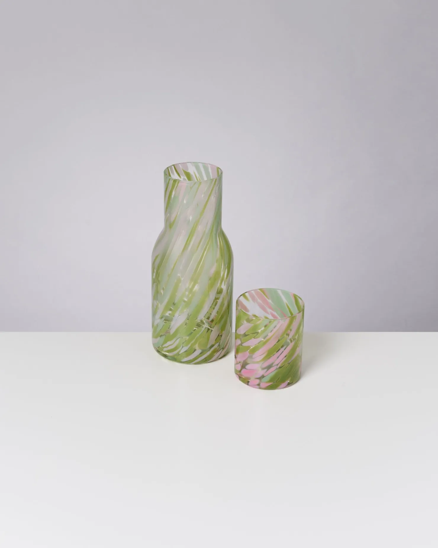 joia__decanter_drops_green_pink_8.webp Motel a Miio Glaskaraffen^Joia - Decanter Drops Green Pink grün rosa