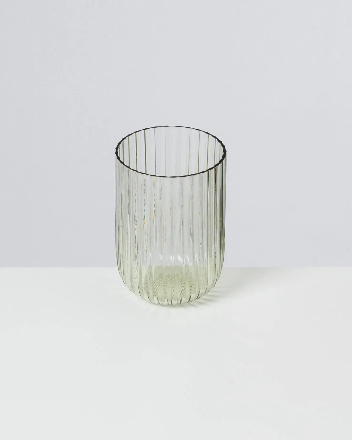 joia__glas_riffled_emerald_3.webp Motel a Miio Große Gläser^Joia - Glas Riffled Emerald smaragd