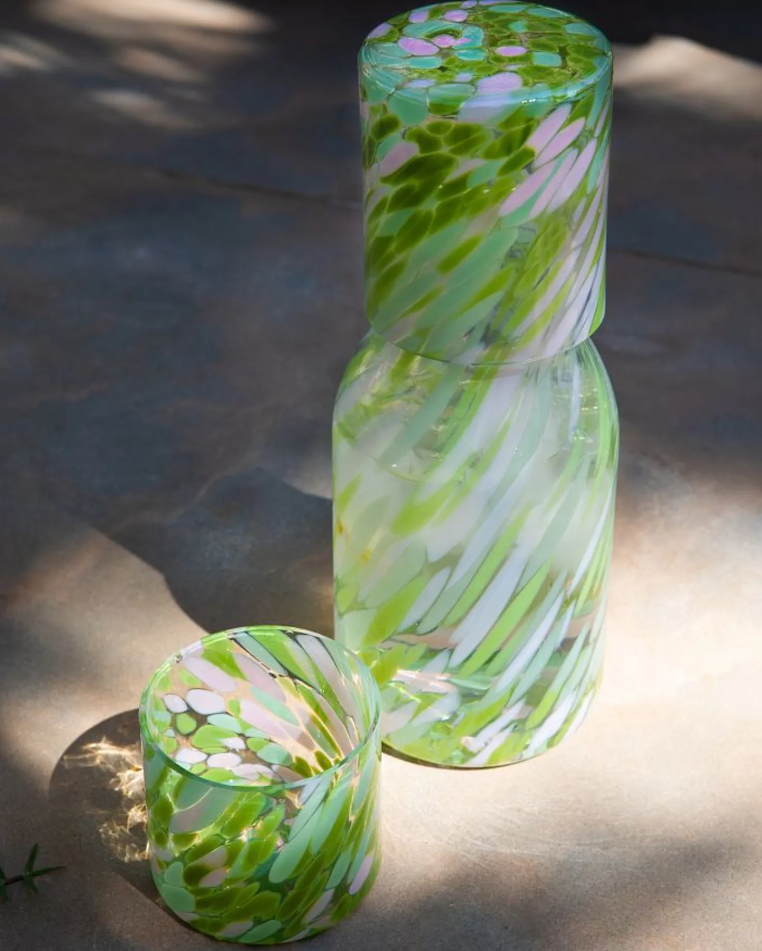 joia__glass_small_drops_green_pink_2.webp Motel a Miio Kleine Gläser^Joia - Glass Small Drops Green Pink grün rosa