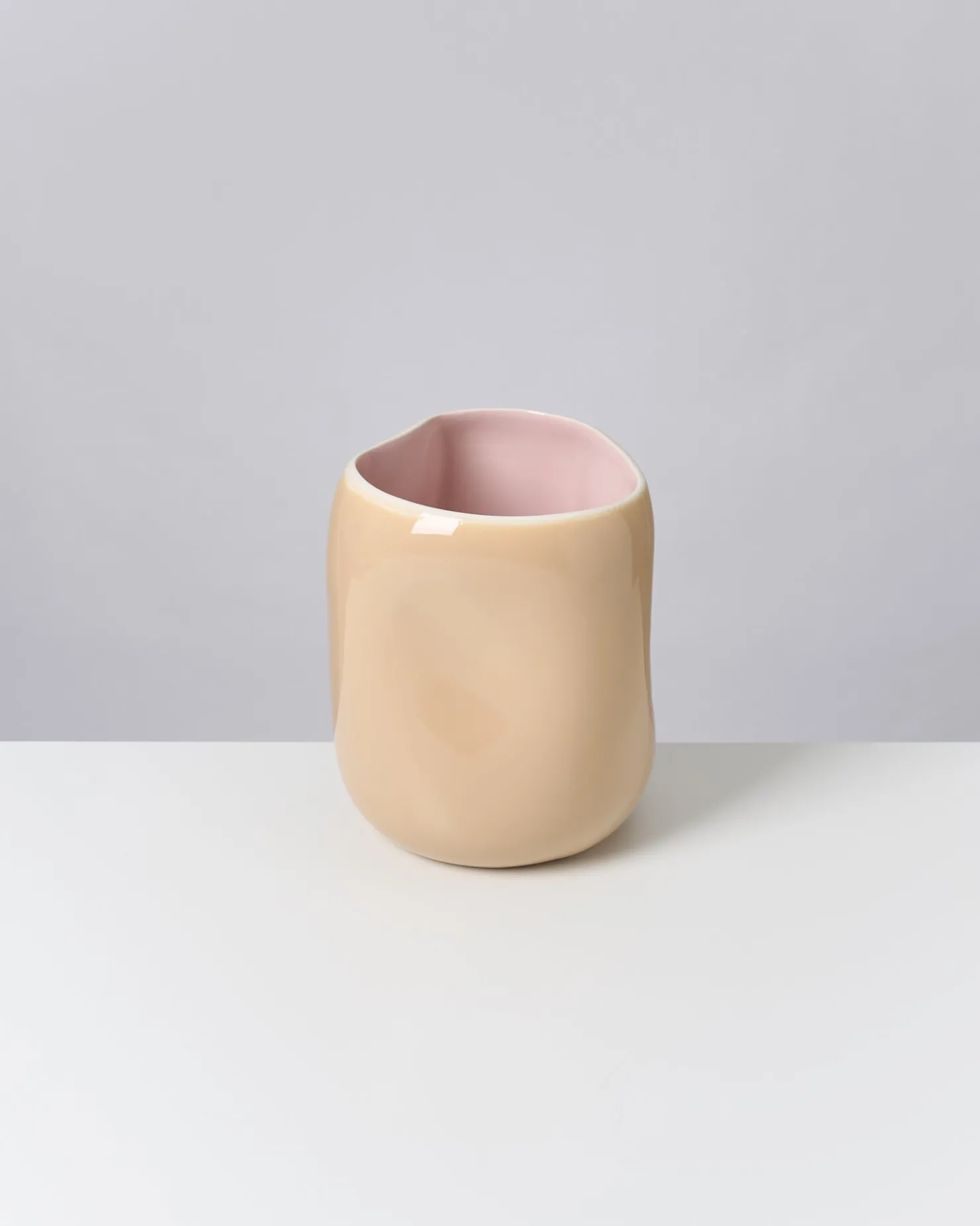 joo_vase_l_cappuccino_ros_5.webp Motel a Miio Große Vasen^João Vase L cappuccino rosé
