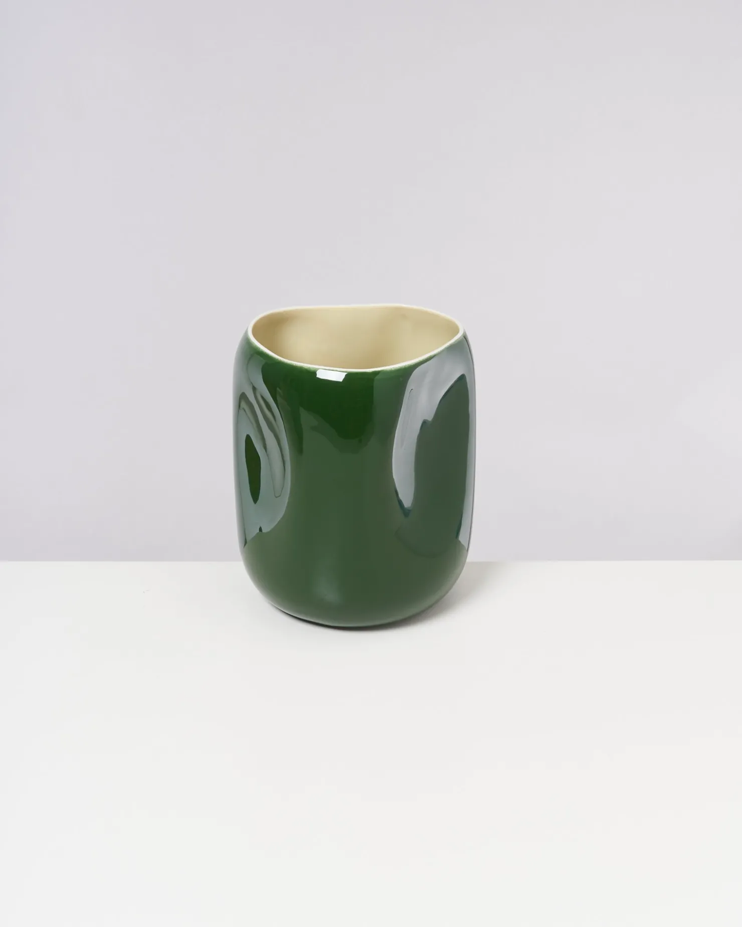 joo_vase_l_green_vanilla_2.webp Motel a Miio Große Vasen^João Vase L Green Vanilla grün vanille