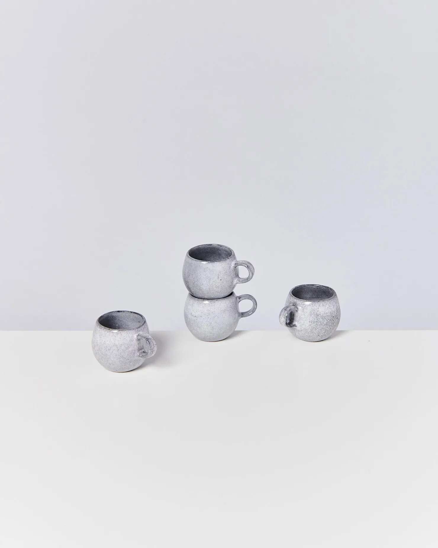 mae__set_of__espressomugs_grey_2-1.webp Motel a Miio Tassen-Sets^Mae - Set Of 4 Espressomugs Grey Gray