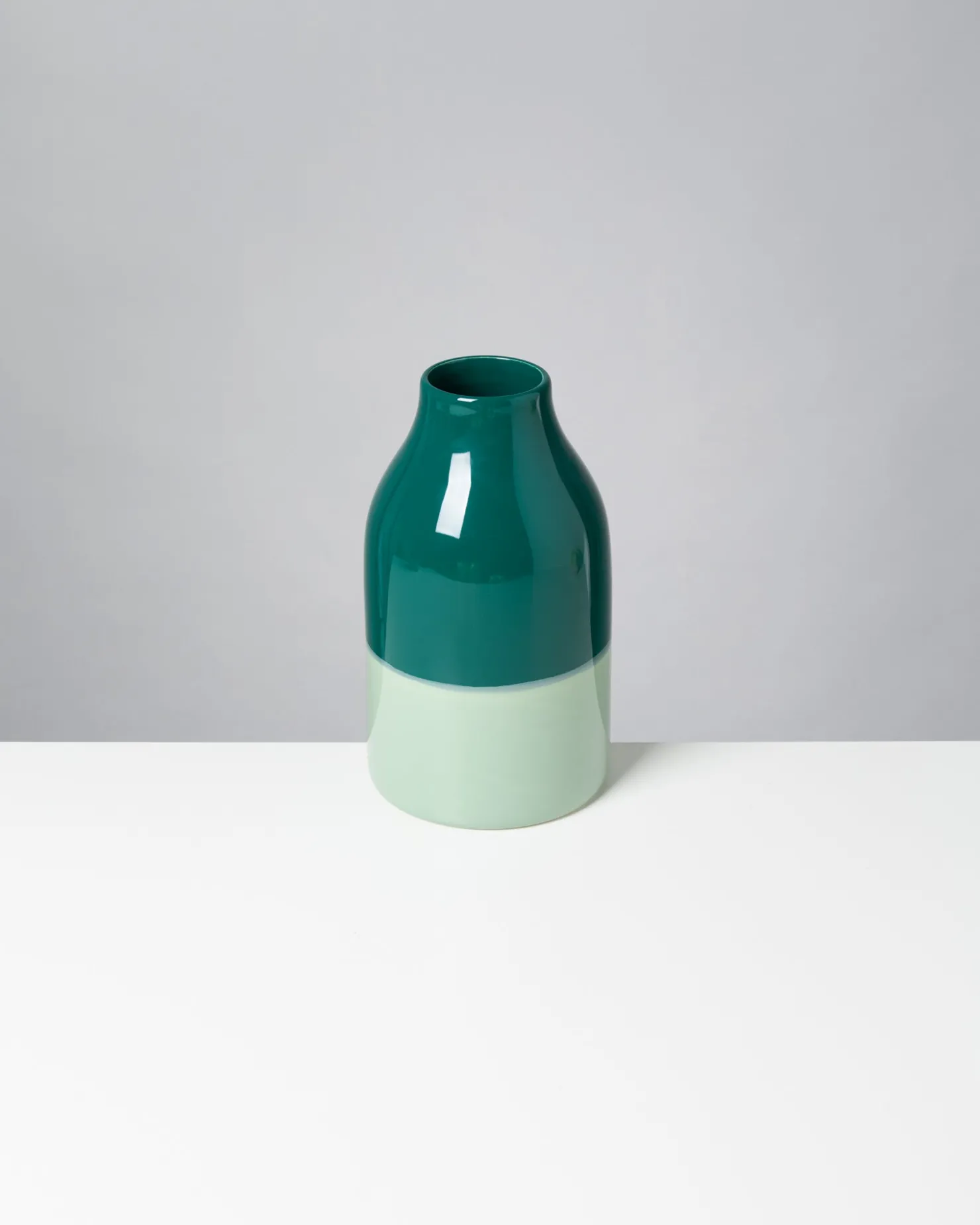 marisa_vase__darkgreen_sage_4.webp Motel a Miio Mittlere Vasen^Marisa Vase - Darkgreen Sage dark green sage