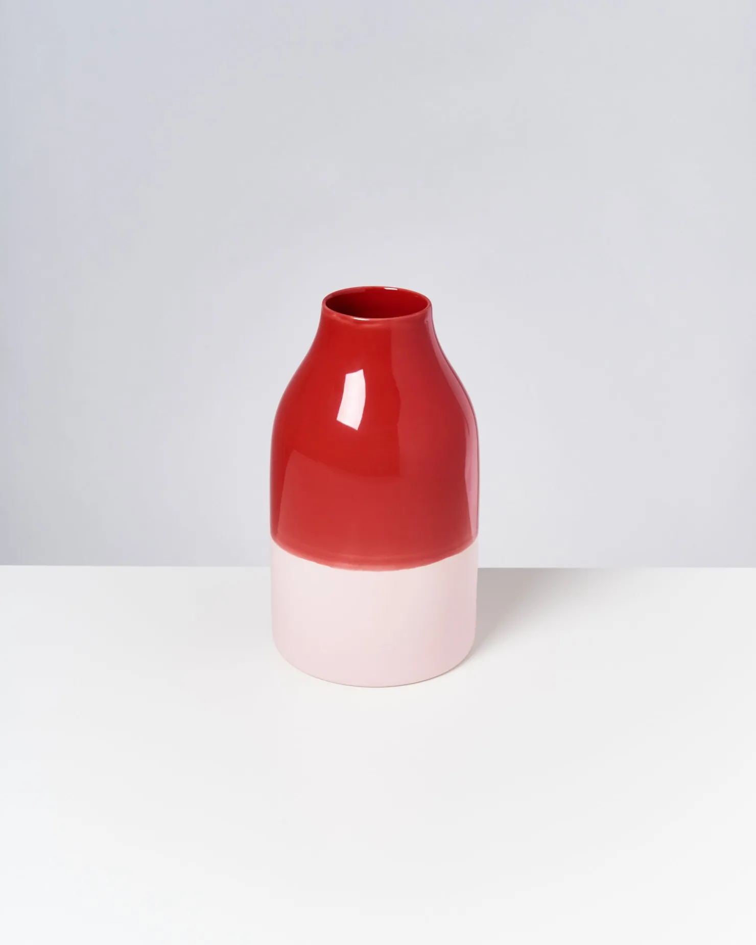 marisa_vase__red_rose_3.webp Motel a Miio Mittlere Vasen^Marisa Vase - red rose