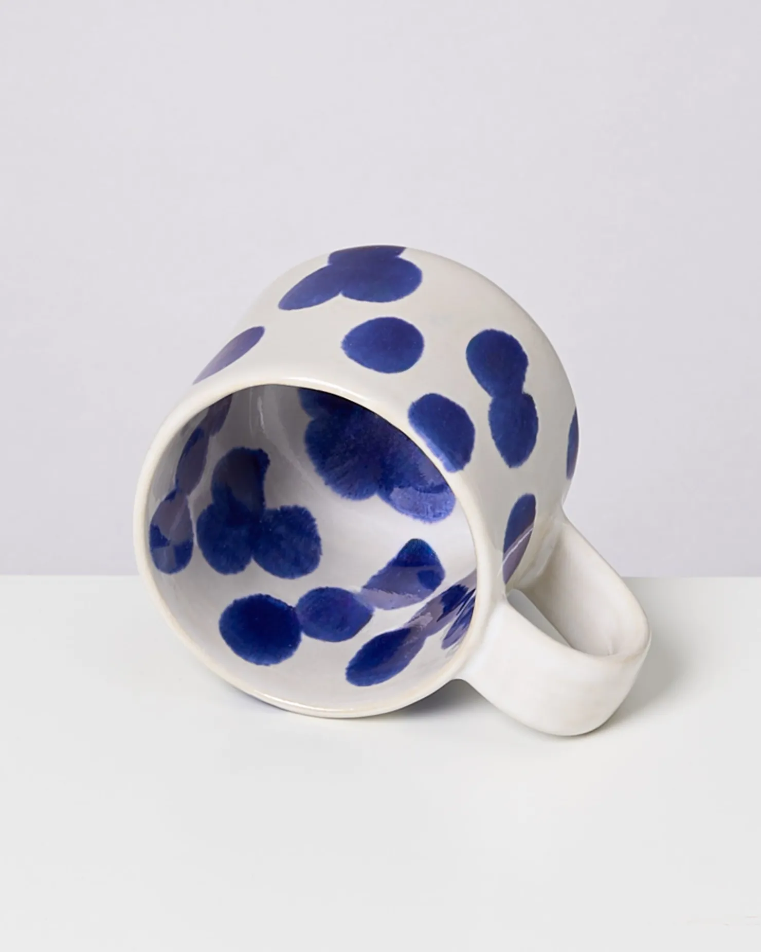 ndoa__mug_blue_dots_10.webp Motel a Miio Große Tassen^Nódoa - Mug blue dots