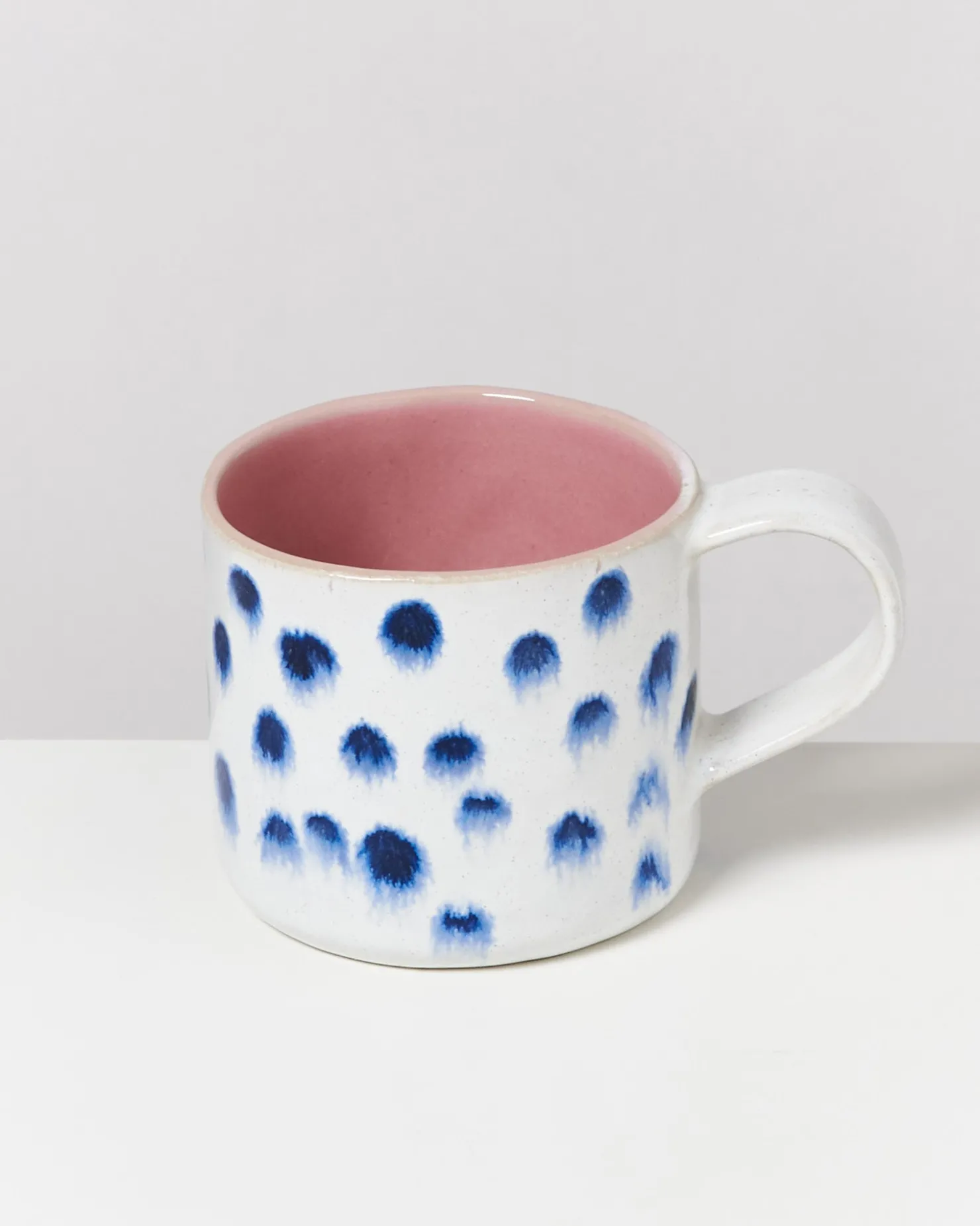 ndoa__mug_pink_with_dots_2.webp Motel a Miio Große Tassen^Nódoa - Mug pink with dots