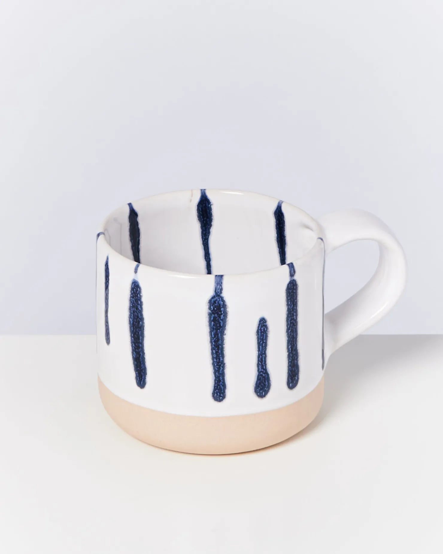ndoa__mug_white_blue_5.webp Motel a Miio Große Tassen^Nódoa - Mug white blue