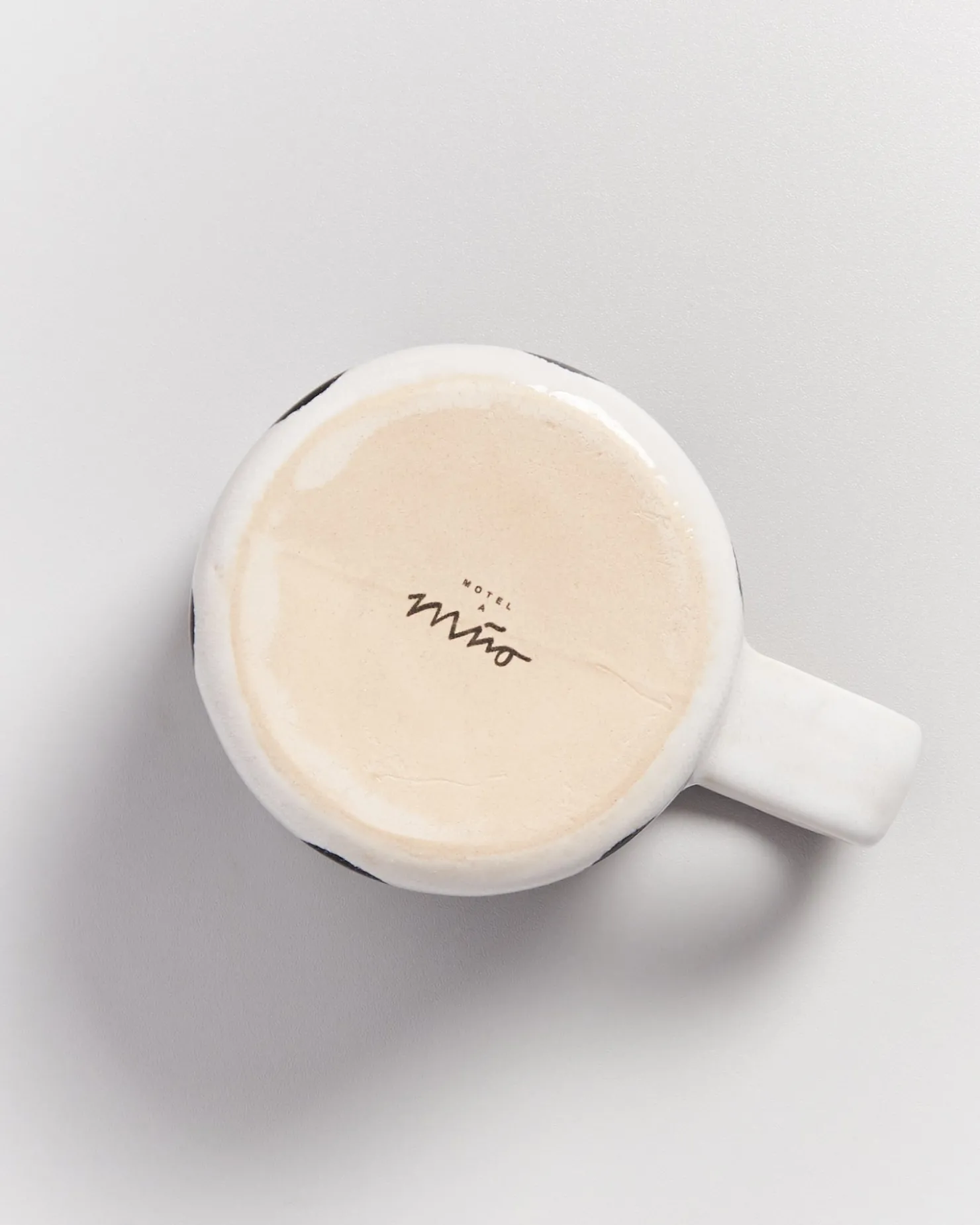 ndoa__set_of__mugs_black_dots_3-1.webp Motel a Miio Tassen-Sets^Nódoa - Set Of 4 Mugs Black Dots schwarze Punkte