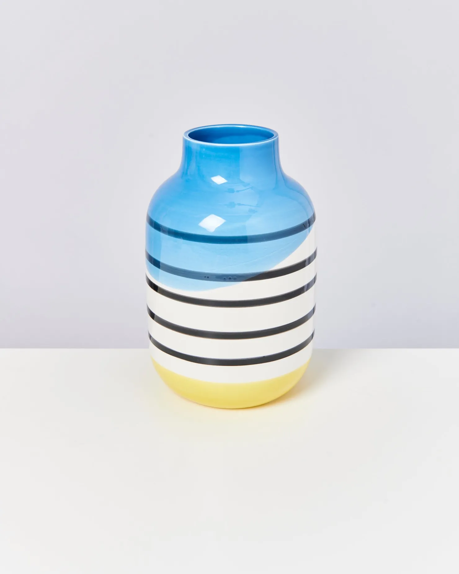 Motel a Miio Große Vasen^Nuno Vase L - Black & White Striped With Blue black and white striped with blue