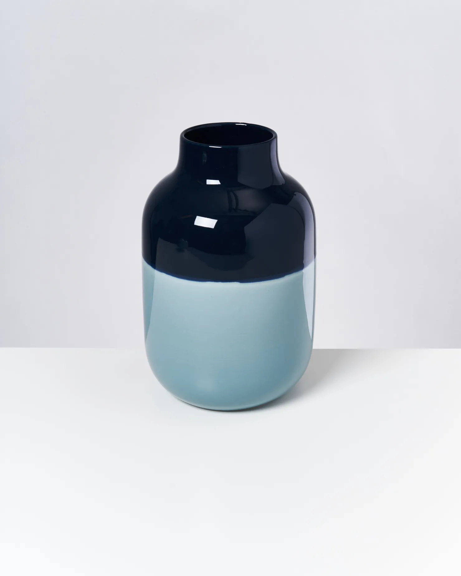 nuno_vase_l__navy_lightblue_2.webp Motel a Miio Große Vasen^Nuno Vase L - Navy Lightblue navy light blue