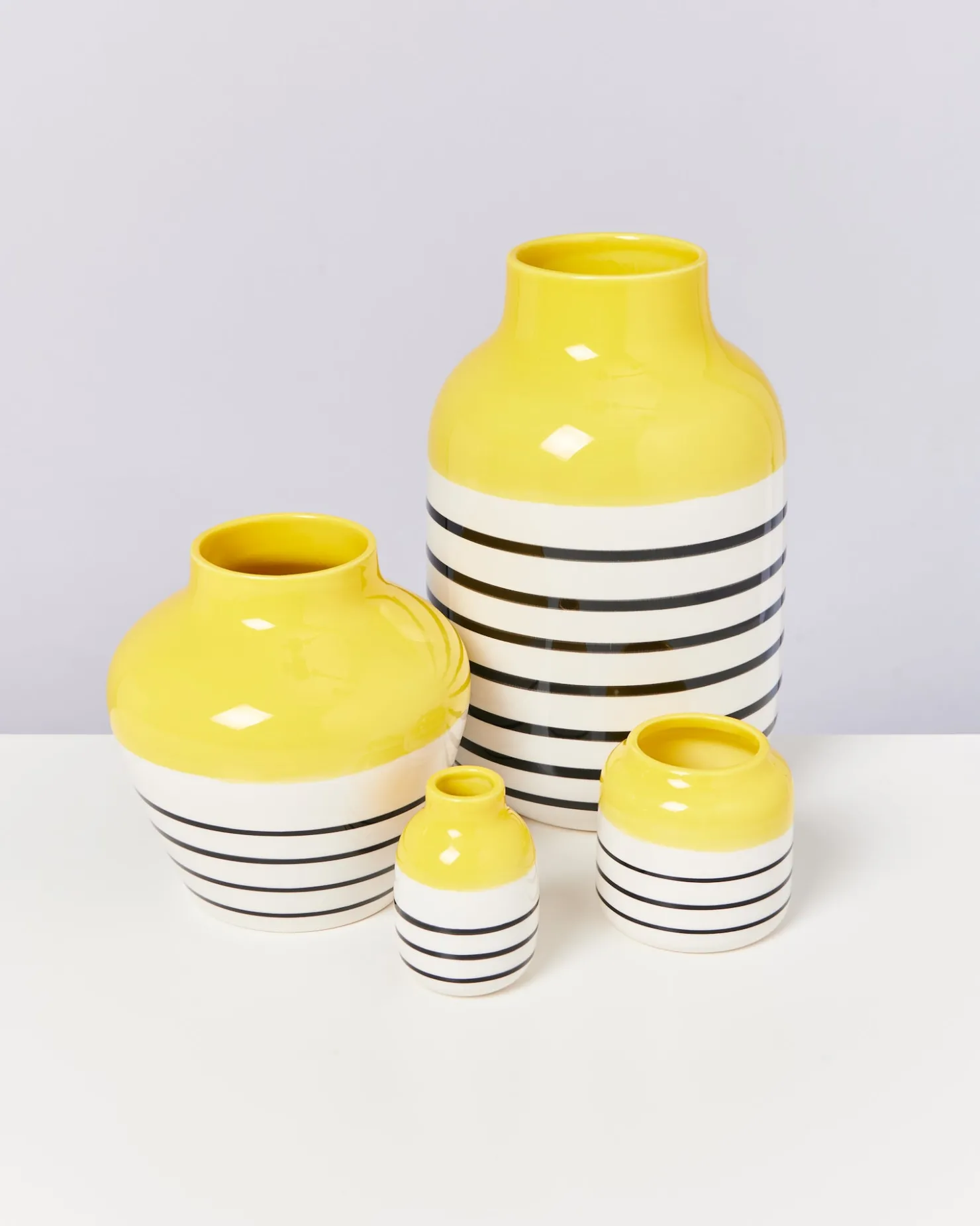 nuno_vase_l__yellow_2-1.webp Motel a Miio Große Vasen^Nuno Vase L - Yellow yellow black striped