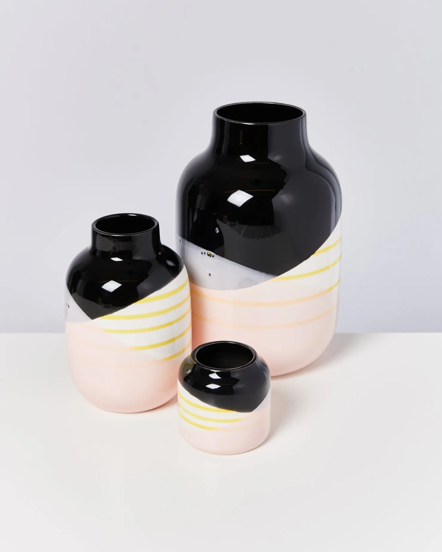 Motel a Miio Mittlere Vasen^Nuno Vase M - Black Rose Yellow Striped schwarz rosa gelb gestreift