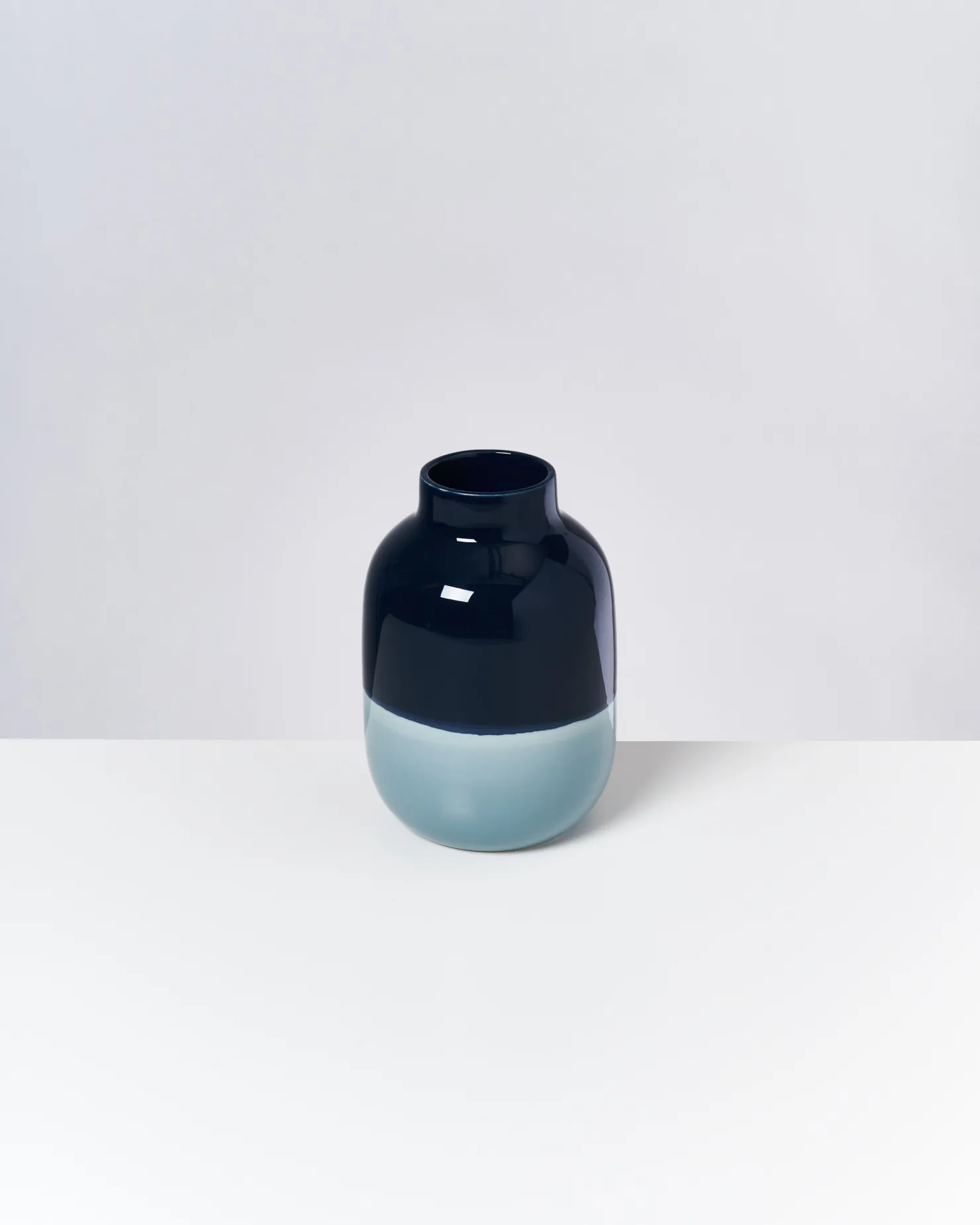 nuno_vase_m__navy_lightblue_2.webp Motel a Miio Mittlere Vasen^Nuno Vase M - Navy Lightblue navy hellblau