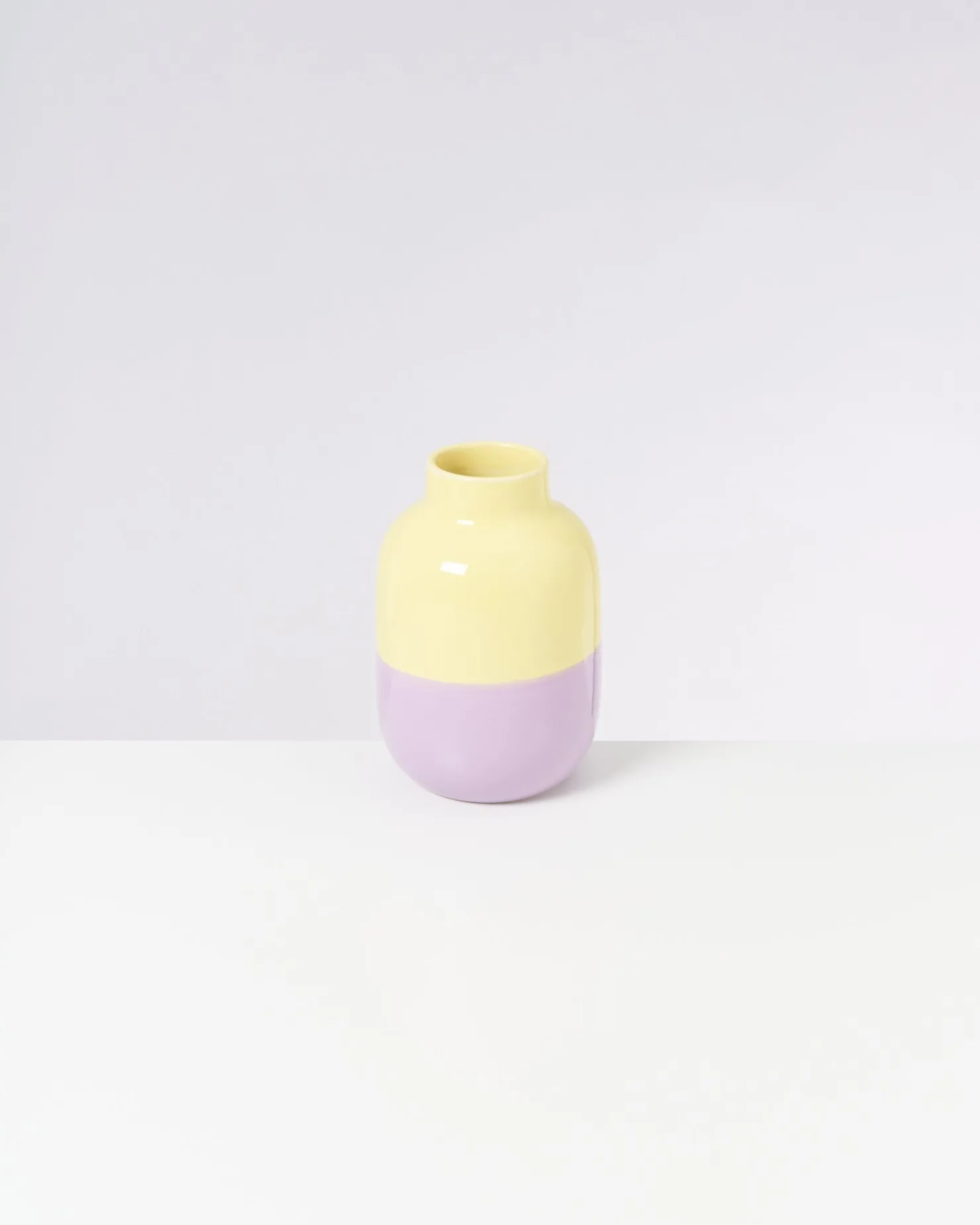 nuno_vase_m__yellow_lilac_2.webp Motel a Miio Mittlere Vasen^Nuno Vase M - Yellow Lilac yellow purple