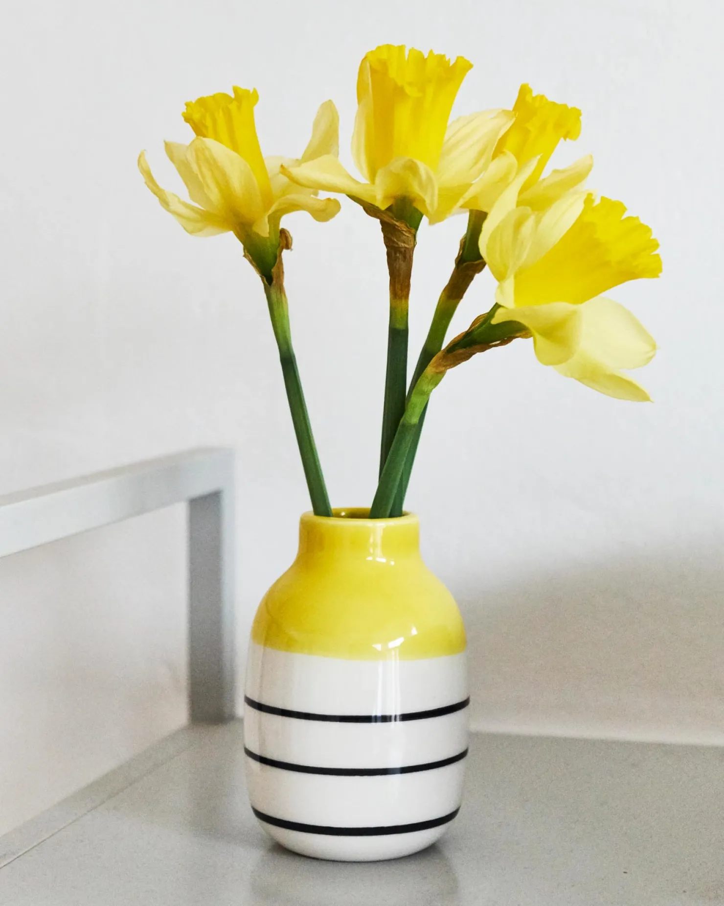 Motel a Miio Kleine Vasen^Nuno Vase S - Yellow Black Striped gelb schwarz gestreift