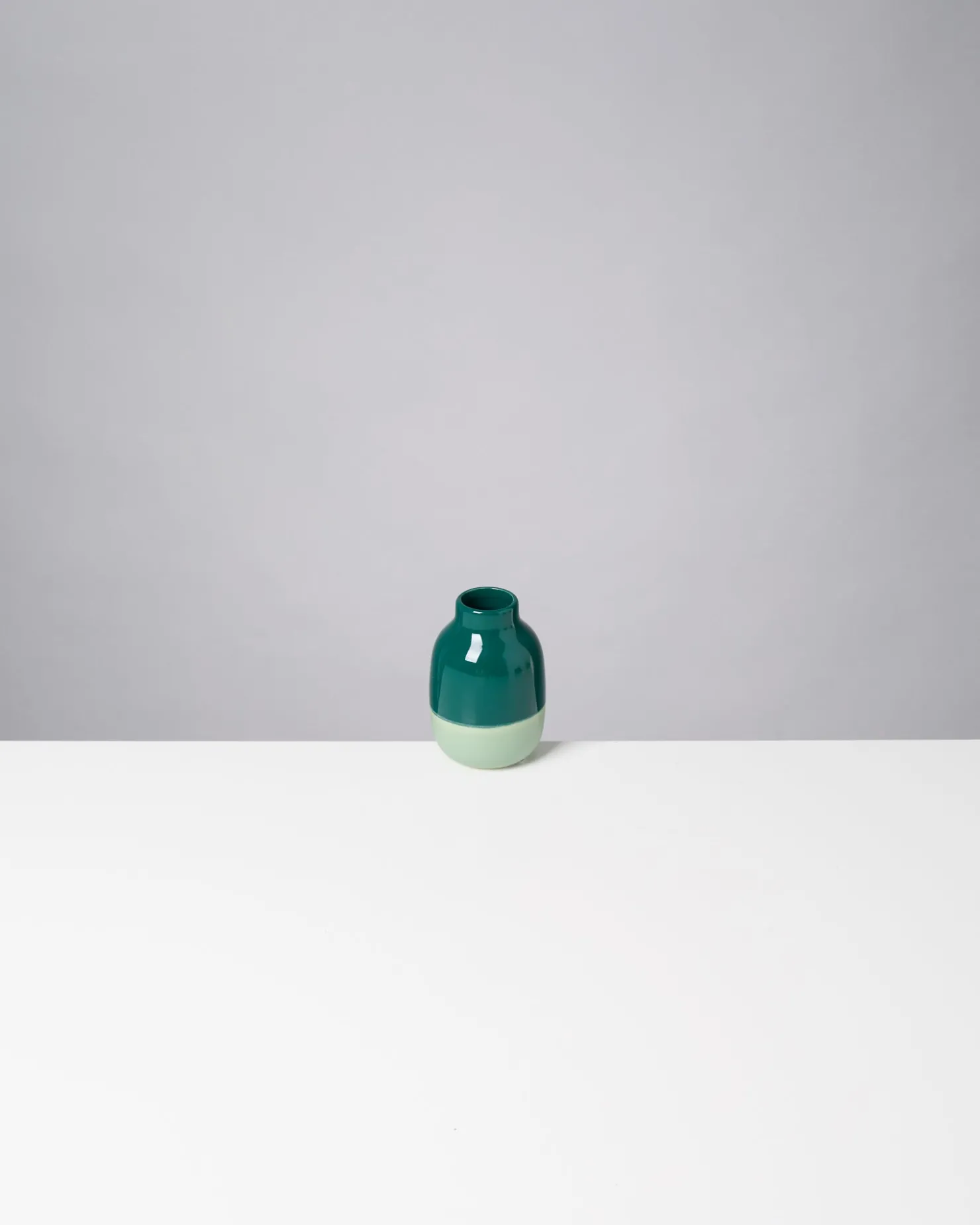 nuno_vase_s_darkgreen_sage_5.webp Motel a Miio Kleine Vasen^Nuno Vase S darkgreen sage