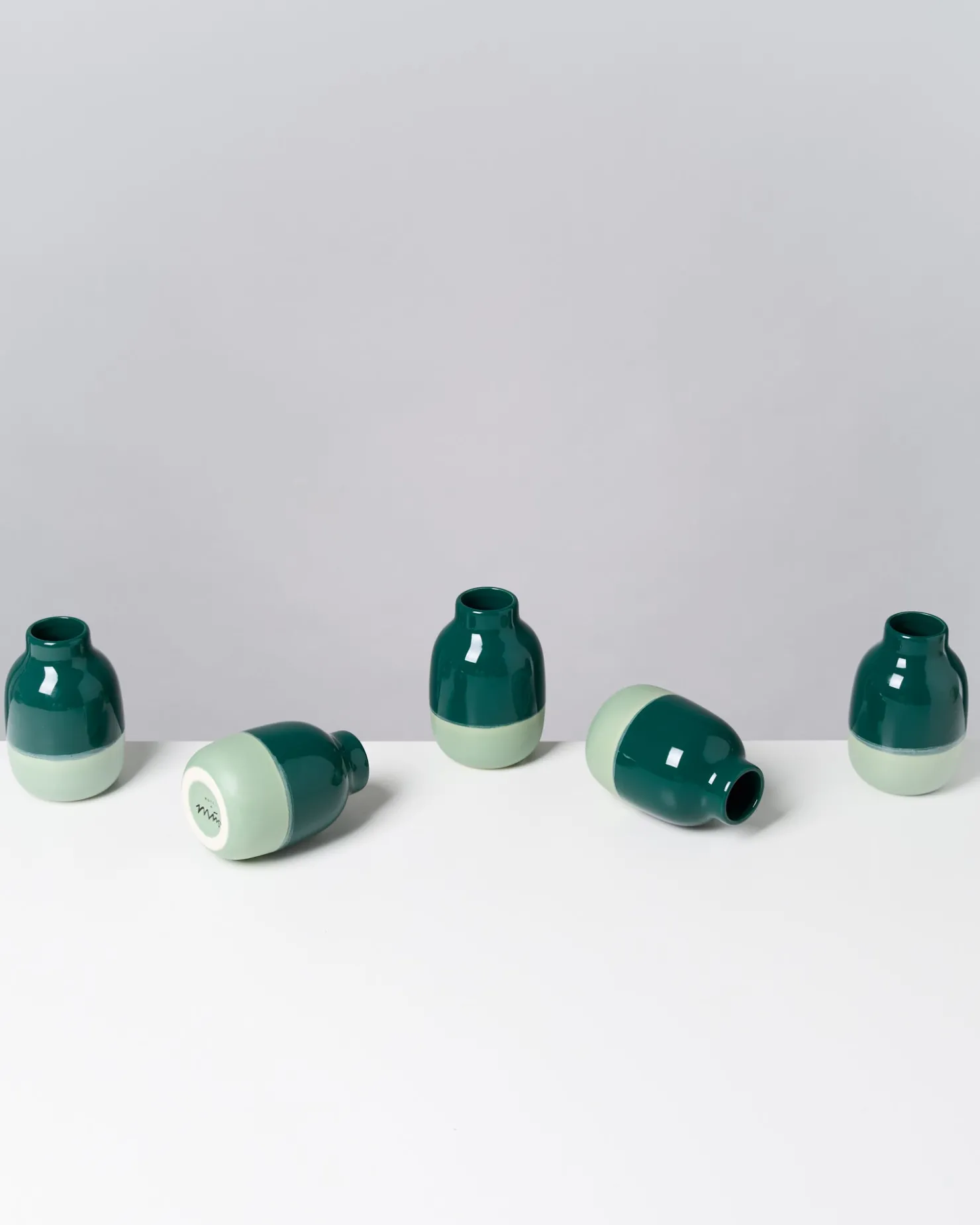 nuno_vase_s_darkgreen_sage_7.webp Motel a Miio Kleine Vasen^Nuno Vase S darkgreen sage