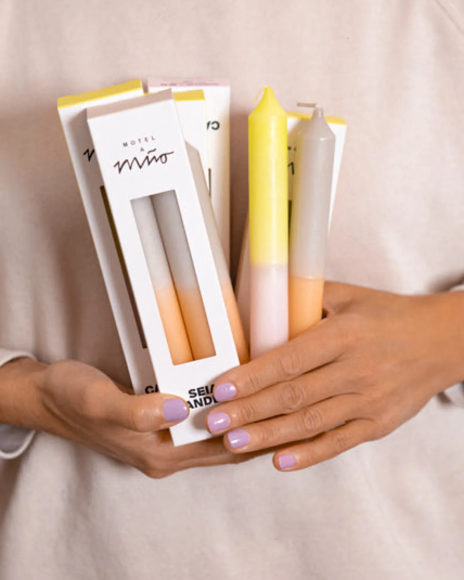 seia__set_of__stick_candles_dip_dye_peach_sand_9.webp Motel a Miio Kerzen Und Kerzenständer^Seia - Set Of 2 Stick Candles Dip Dye peach sand