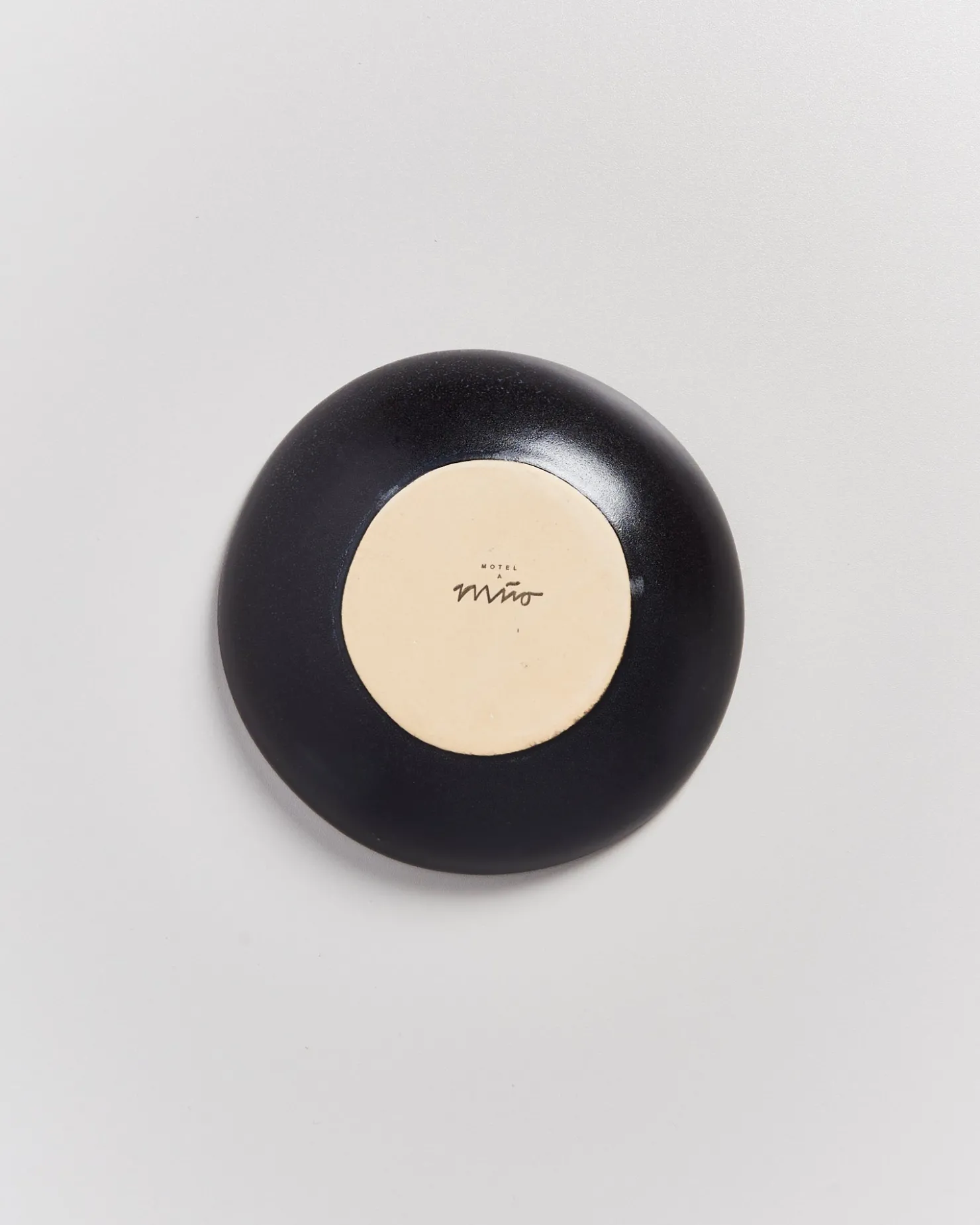 turmalina__mini_plate_deep_black_3.webp Motel a Miio Schmuckschälchen^Turmalina - Mini Plate Deep black